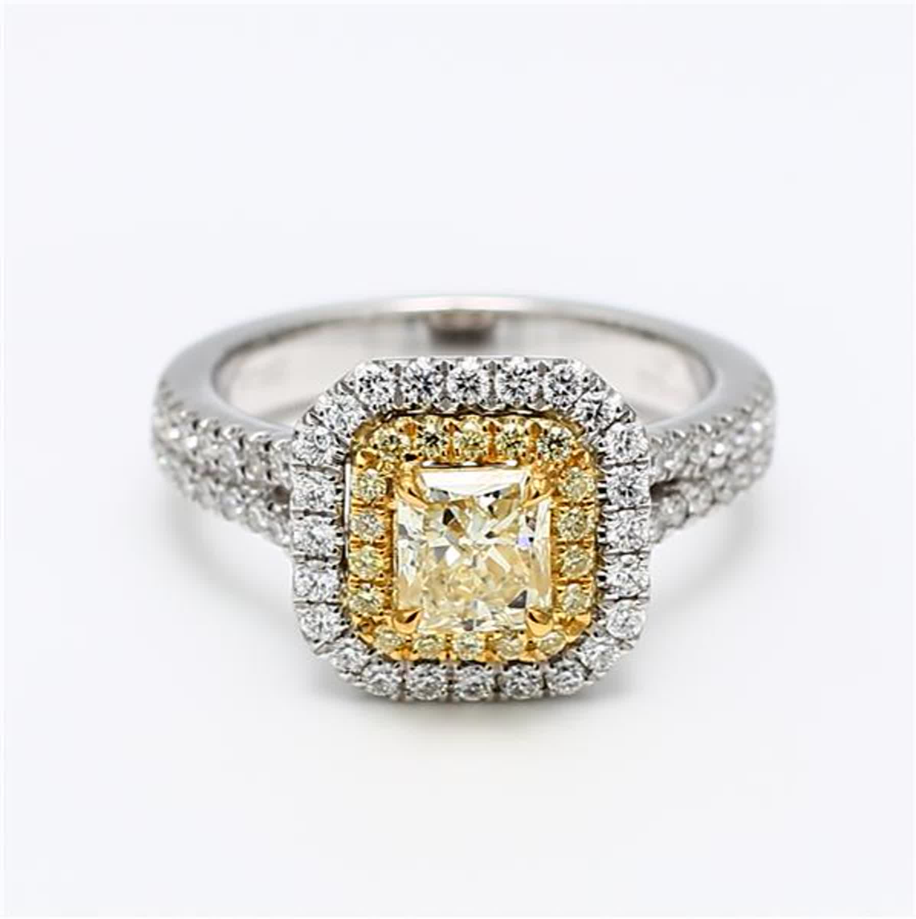 Bague plaquée en diamant jaune radiant et blanc de 1.59 carat poids total, certifiée GIA