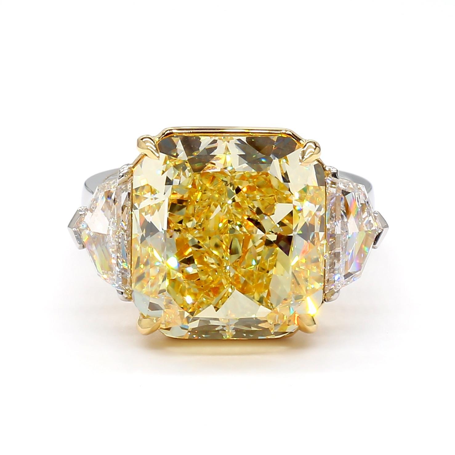 Contemporain Bague en platine certifiée GIA avec diamant radiant de couleur jaune intense 15,44 carats TW en vente