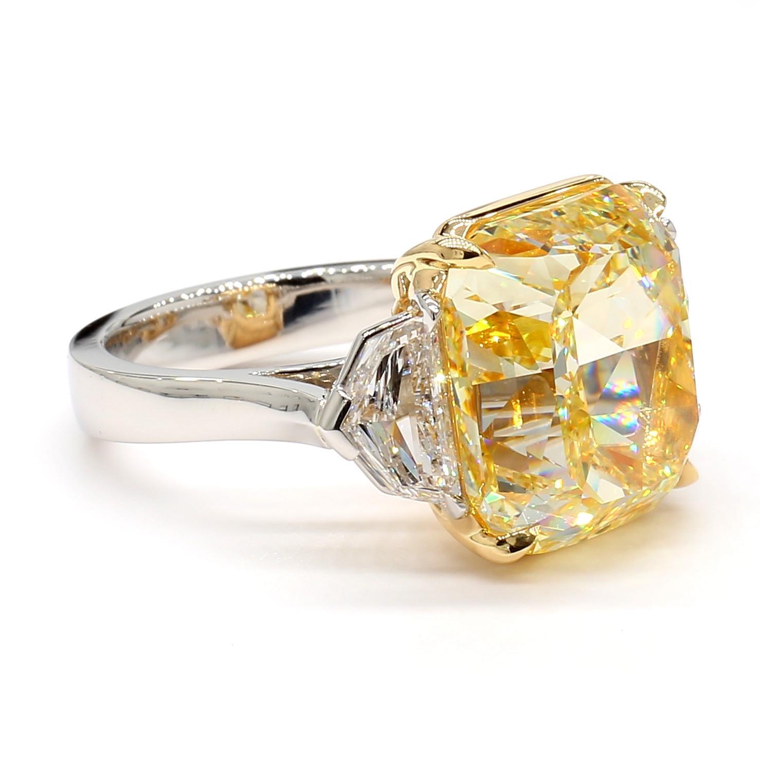 Taille radiant Bague en platine certifiée GIA avec diamant radiant de couleur jaune intense 15,44 carats TW en vente