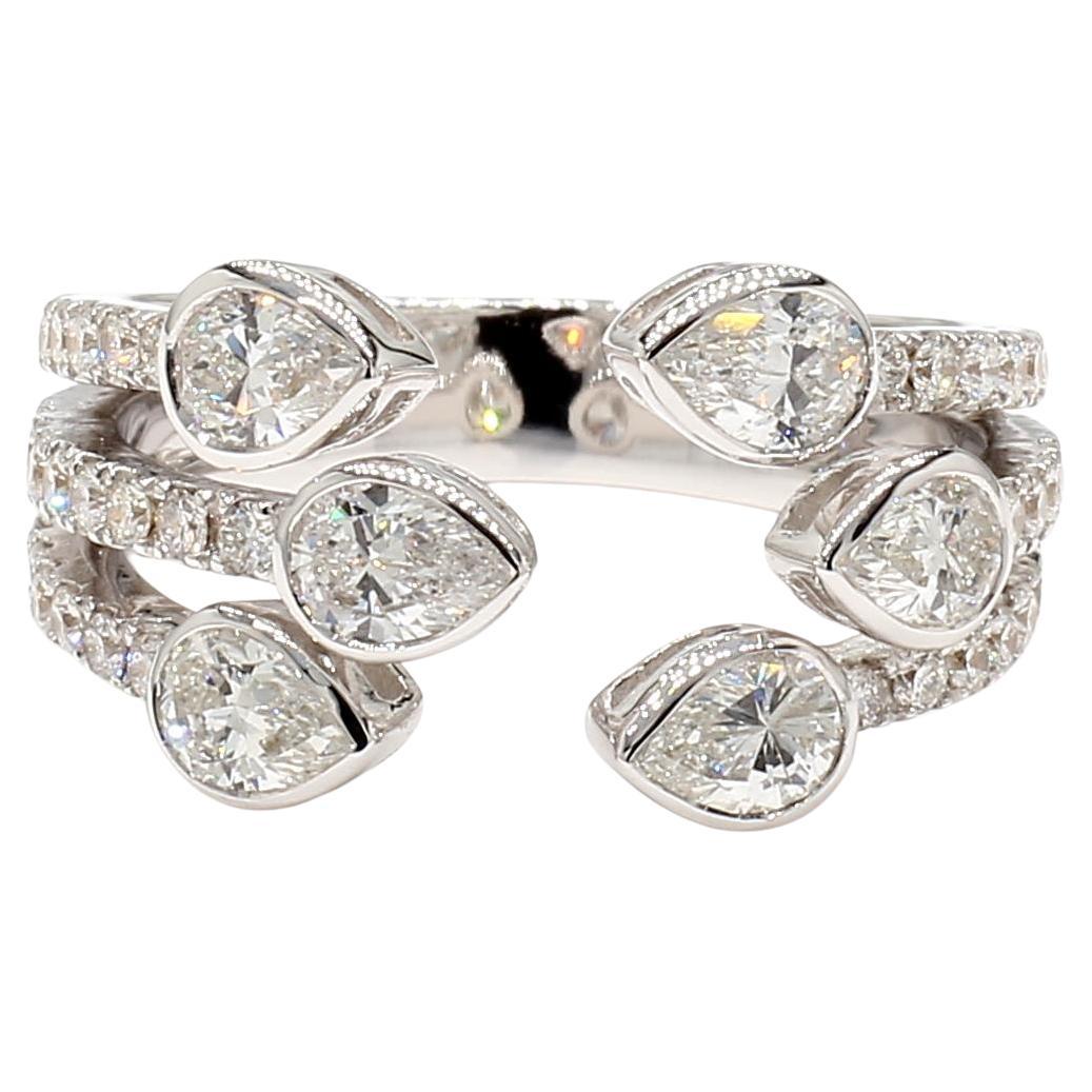 Anello da cocktail in oro bianco con diamante bianco naturale a pera da 1.58 carati TW