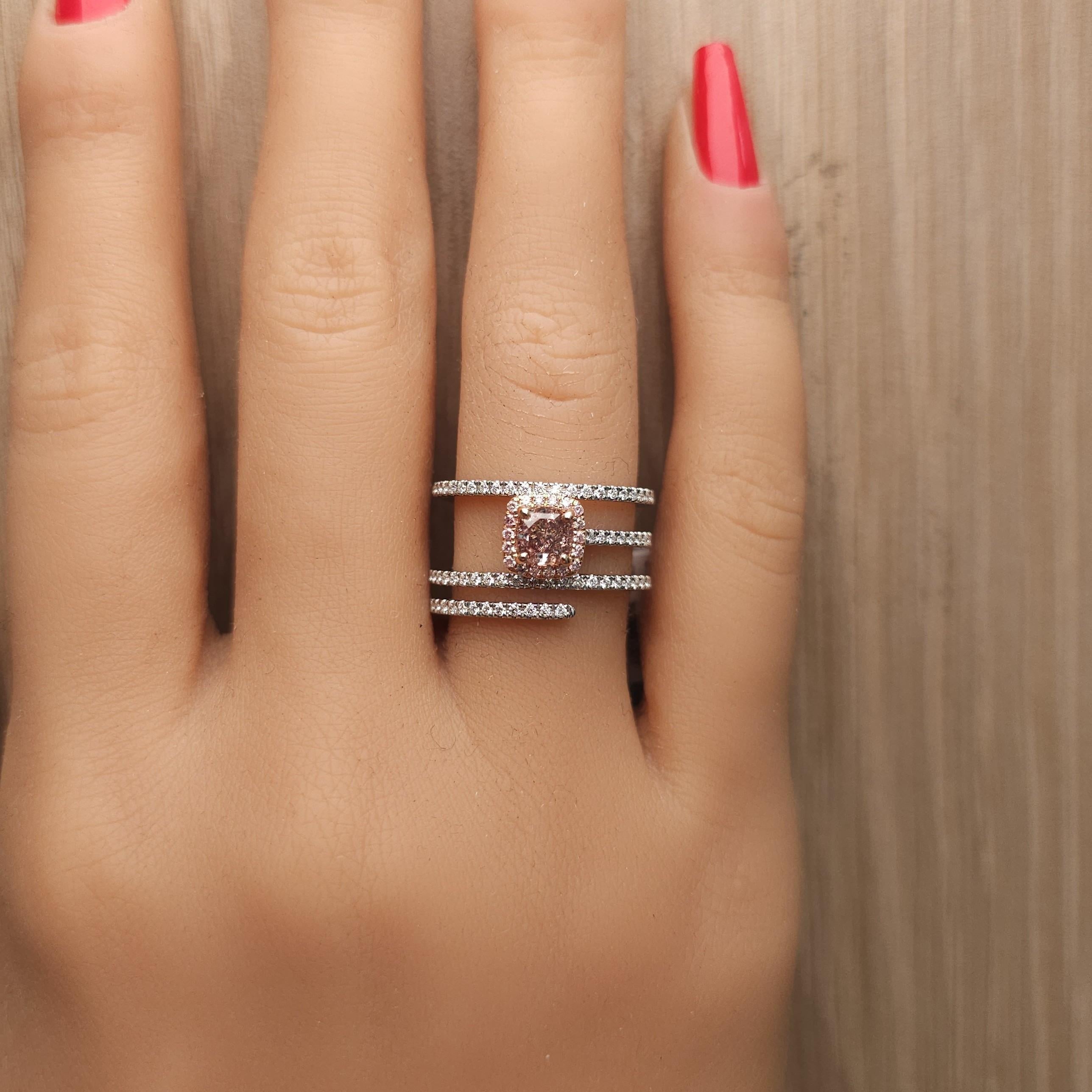 GIA zertifizierter Fancy Pink-Brown Cushion Diamond 1,06 Karat TW Goldring im Zustand „Neu“ im Angebot in New York, NY