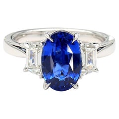 Anello in oro con zaffiro blu ovale e diamante da 3,62 carati TW certificato GIA
