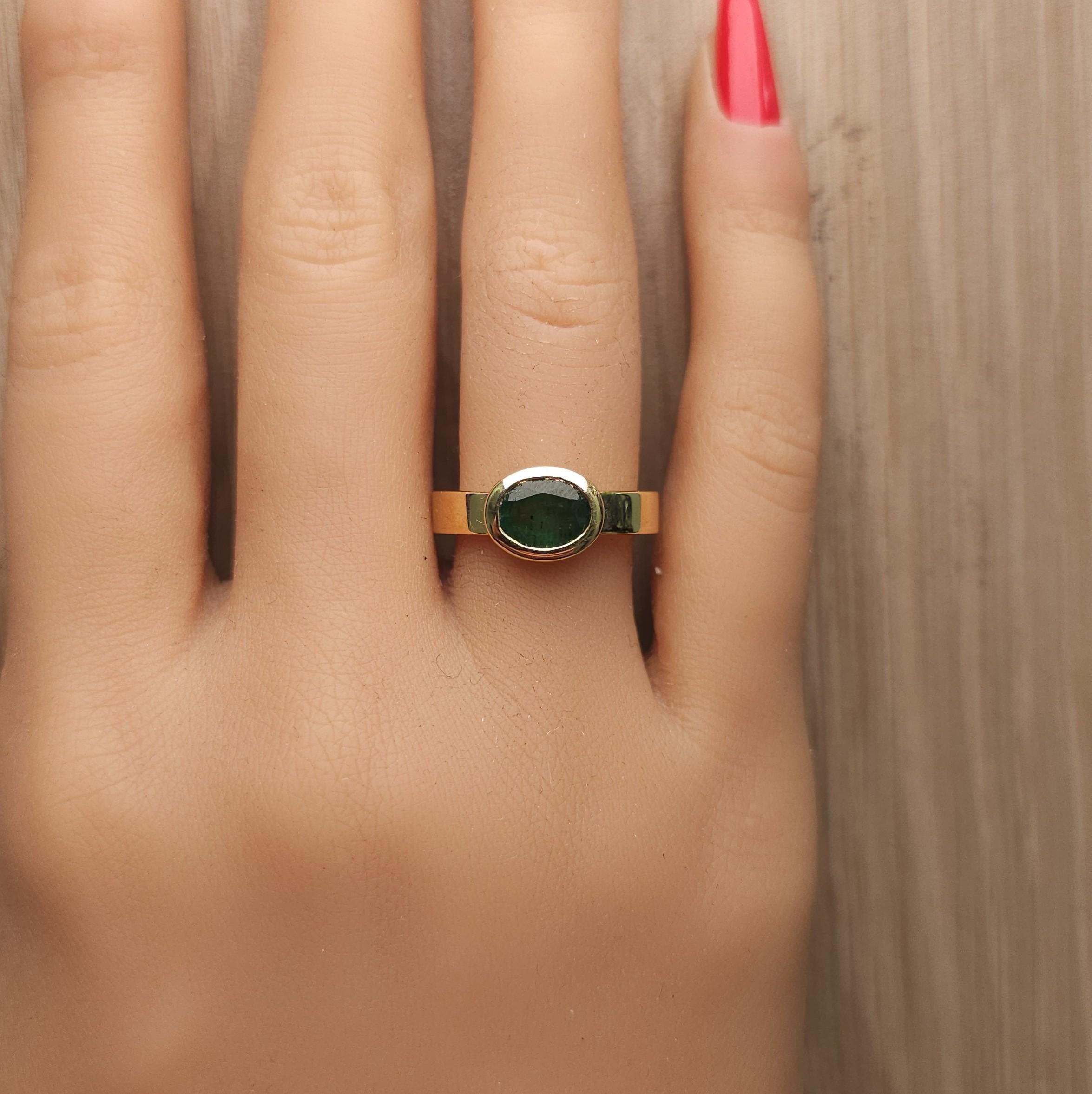 Bague de cocktail en or jaune avec émeraude ovale naturelle de 1,01 carat TW Neuf - En vente à New York, NY