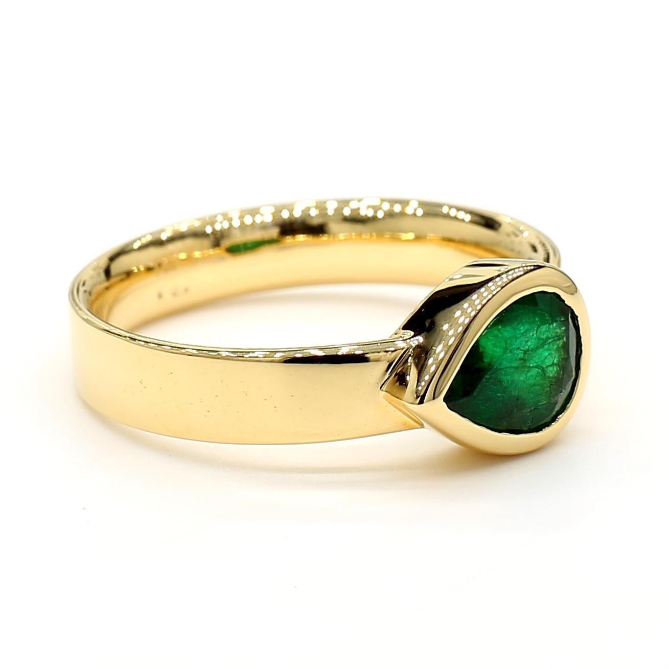 Taille poire Bague de cocktail en or jaune avec émeraude poire naturelle 1,25 carat TW en vente