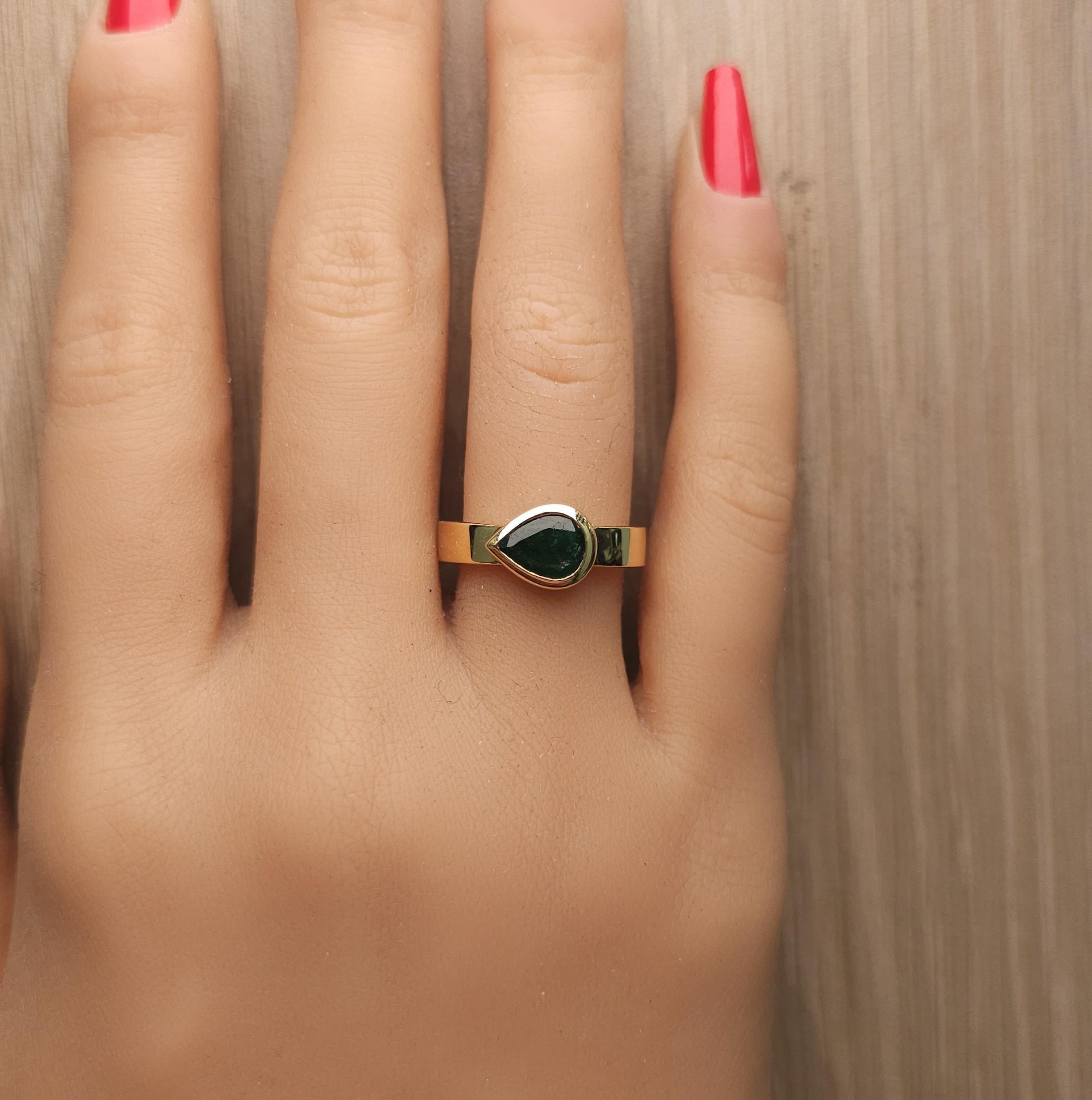 Bague de cocktail en or jaune avec émeraude poire naturelle 1,25 carat TW Neuf - En vente à New York, NY