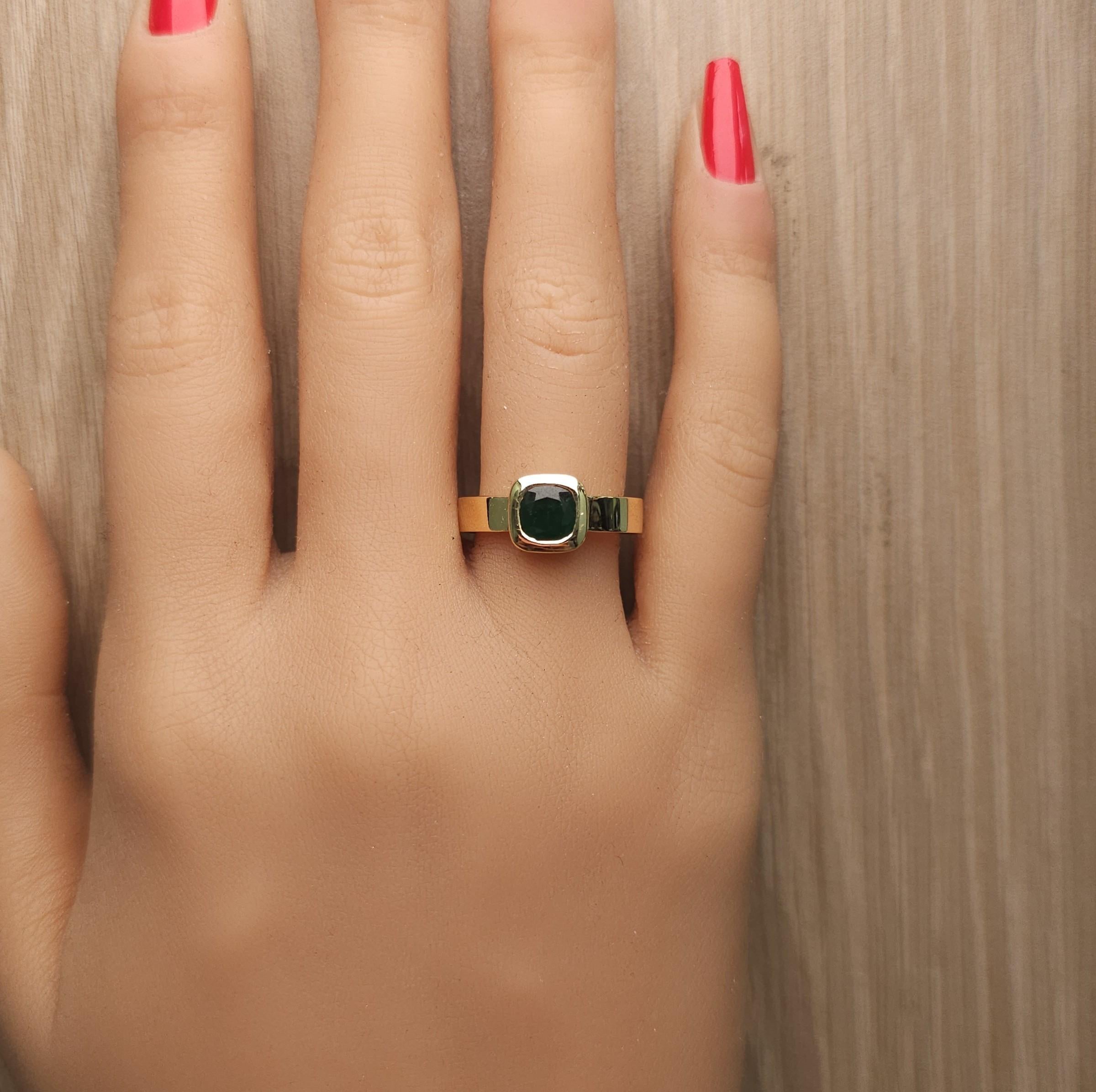 Bague cocktail en or jaune avec émeraude naturelle 0,84 carat TW Neuf - En vente à New York, NY