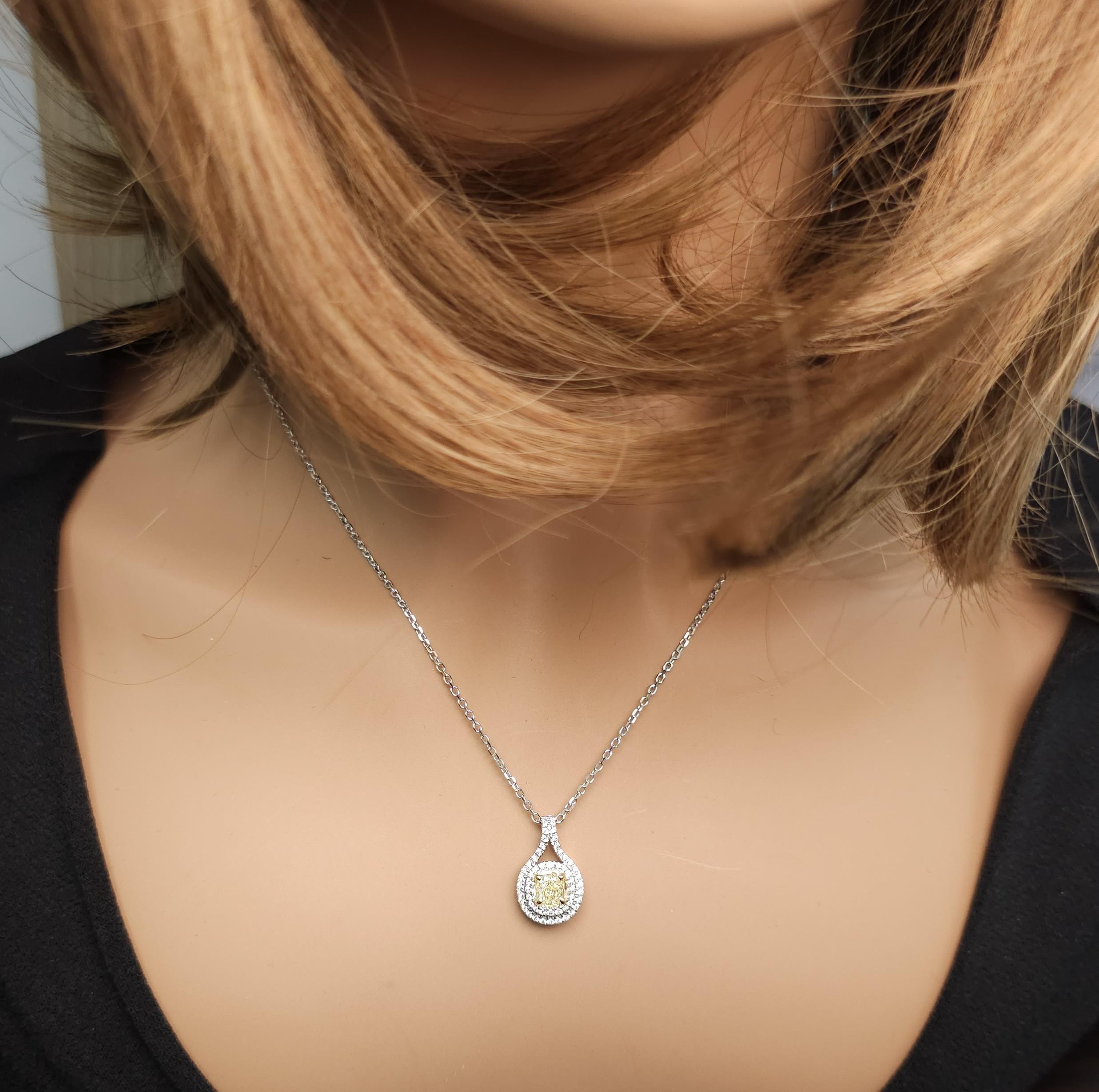 Ciondolo a goccia in oro con diamante giallo naturale certificato GIA da 0.79 carati TW In condizioni Nuovo in vendita a New York, NY