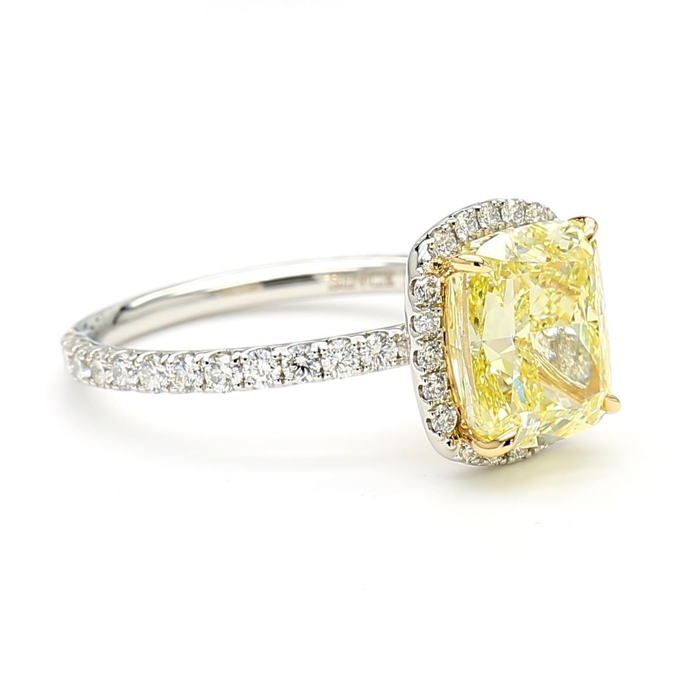 GIA zertifiziert Fancy Intense Yellow Cushion Diamond 4,19 Karat TW Gold Ring (Kissenschliff) im Angebot