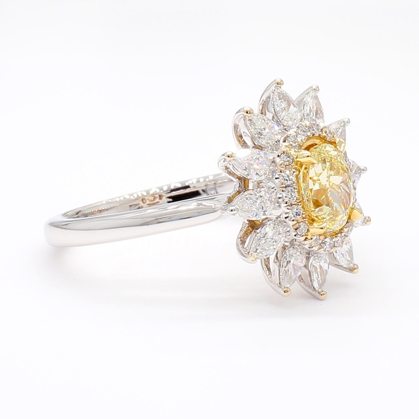 Taille ovale Bague cocktail en or jaune naturel et diamants blancs et ovales de 1.41 carats poids total en vente