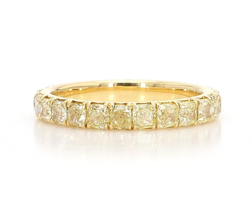 Taille radiant Anneau d'éternité en or jaune avec diamants jaunes radiants naturels de 2.84 carats poids total en vente