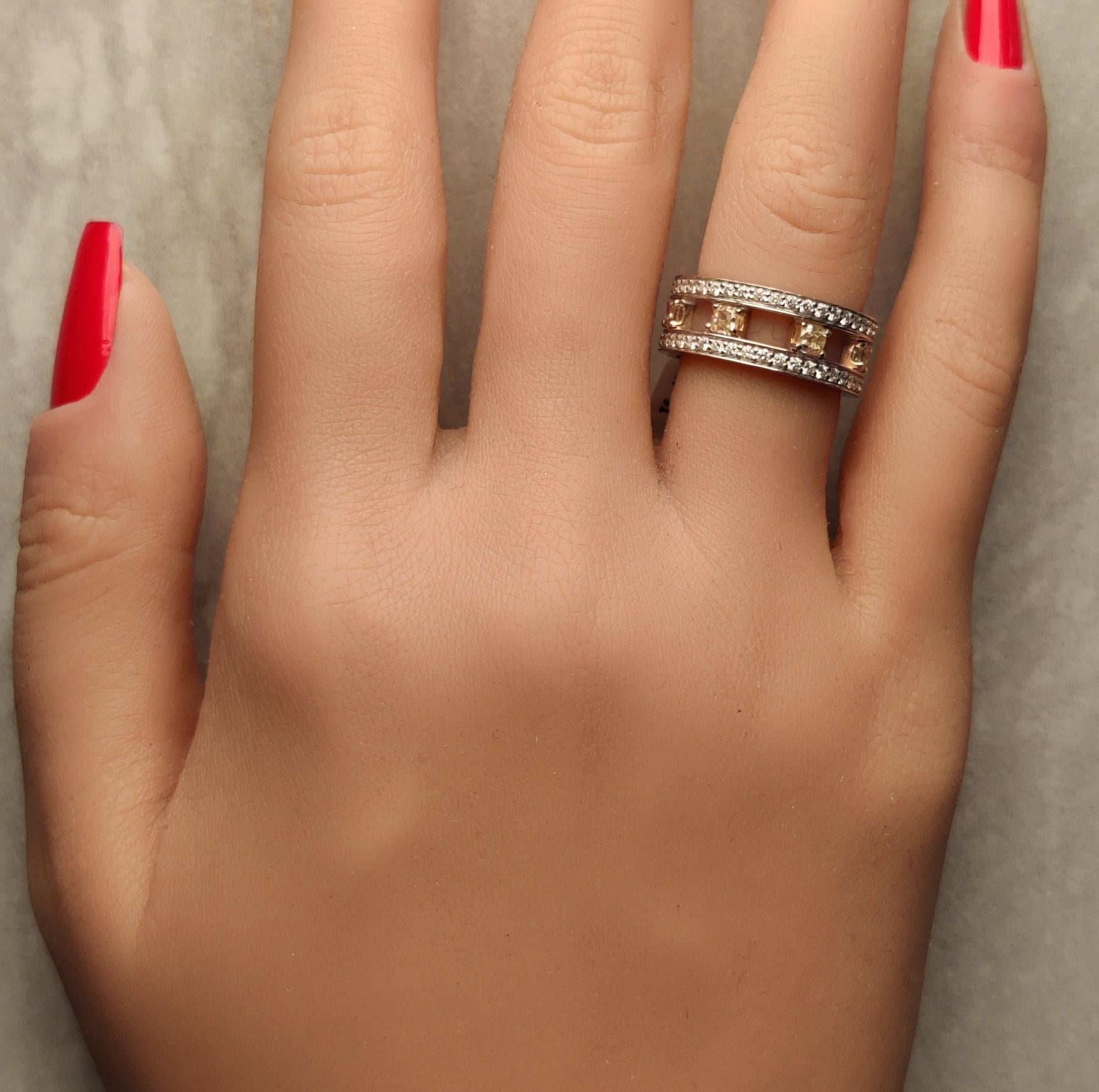 Alliance en or avec diamant rayonnant de couleur naturelle jaune 1.71 carats TW Neuf - En vente à New York, NY