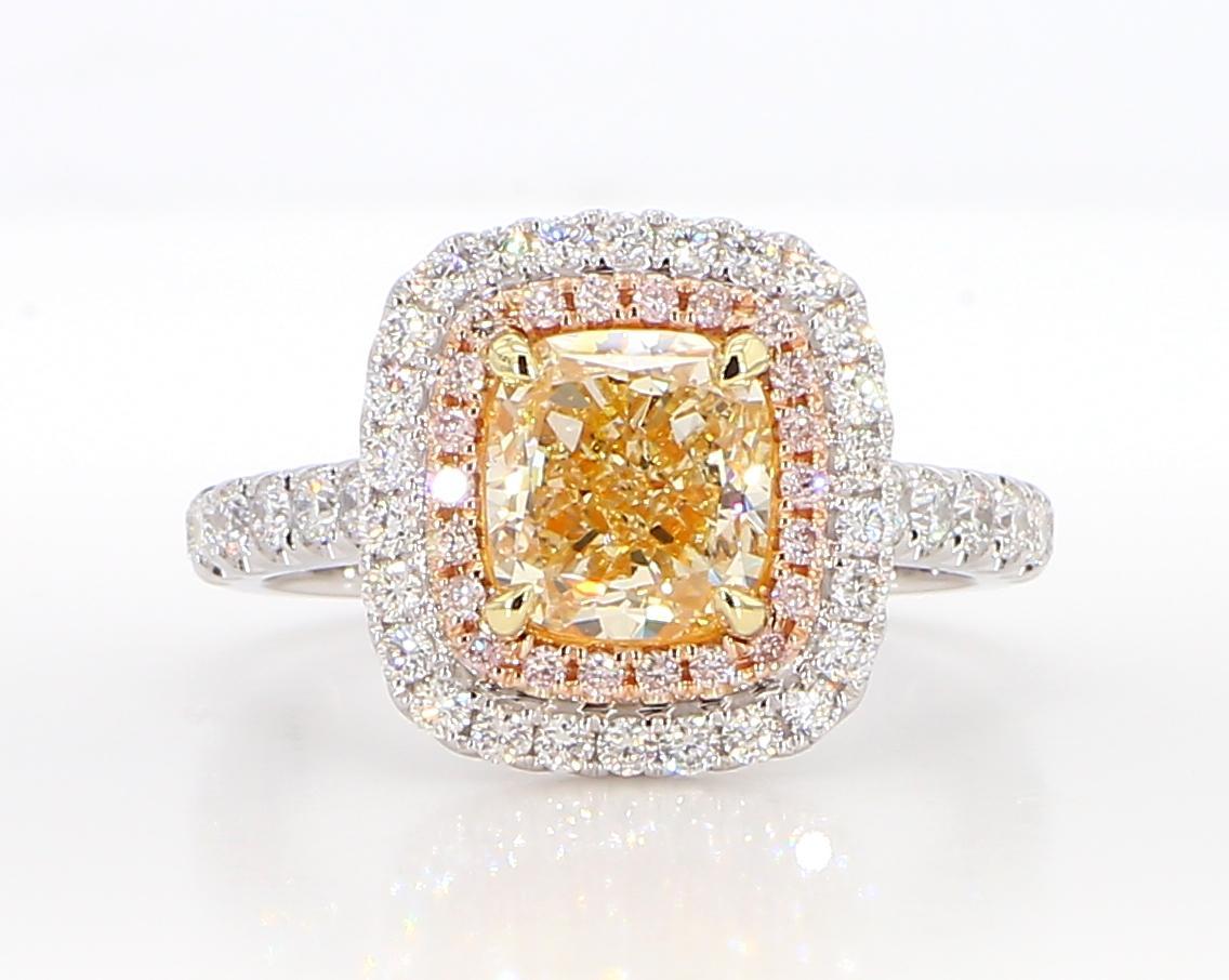 Contemporain Bague cocktail en or jaune naturel certifié GIA avec diamant coussin de 2.64 carats poids total en vente