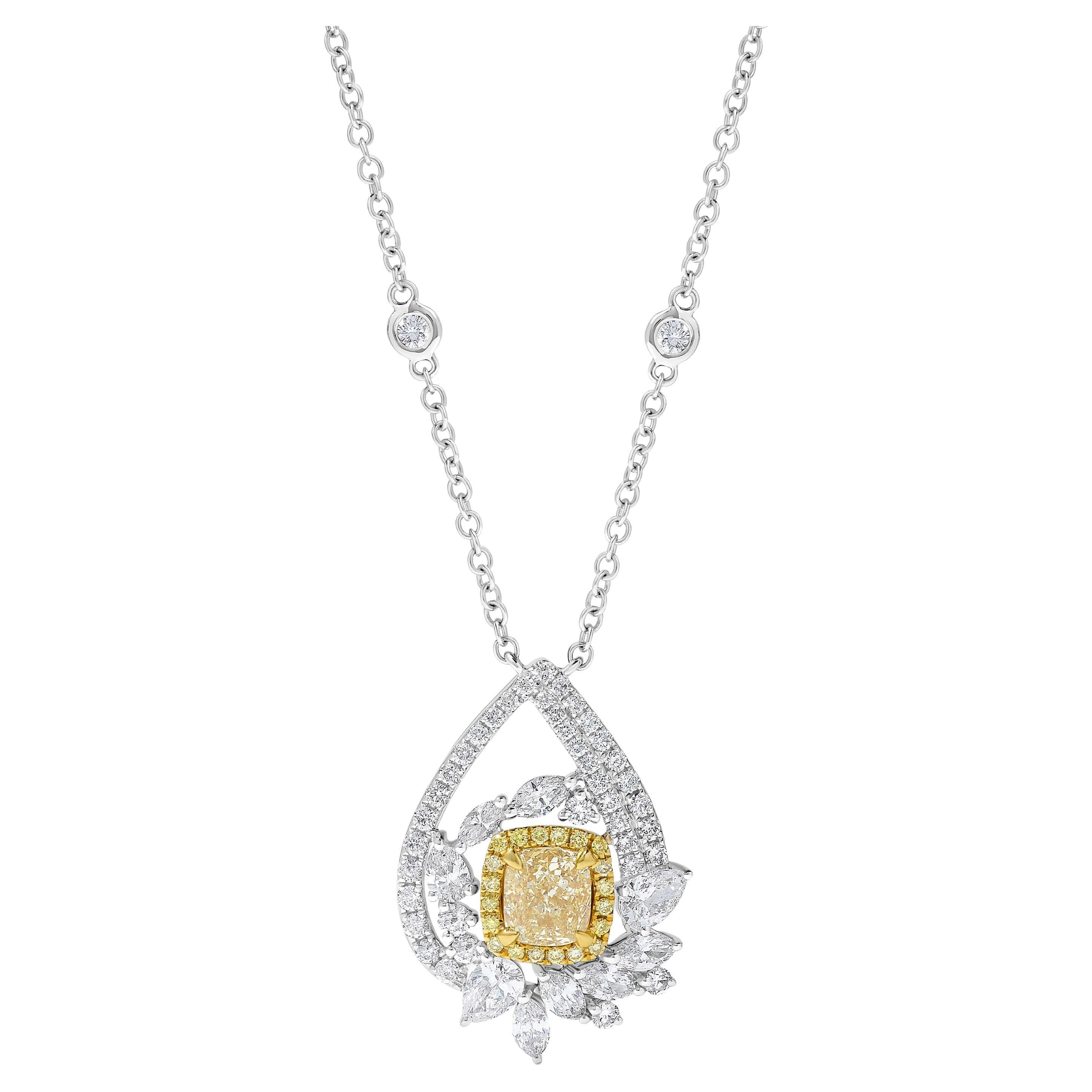 Collana con diamante giallo naturale a cuscino da 2,66 carati in oro certificata GIA in vendita