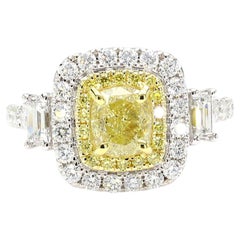 Anillo de cóctel de diamantes de fantasía amarillo claro de 2.01 quilates TW certificado por GIA