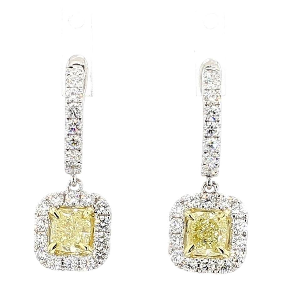 Boucles d'oreilles pendantes en or avec diamant coussin jaune certifié GIA de 2.67 carats TW en vente