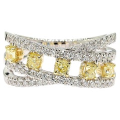 Bague cocktail en or jaune 14 carats sertie d'un diamant jaune naturel taille « coussin » de 1,09 carat
