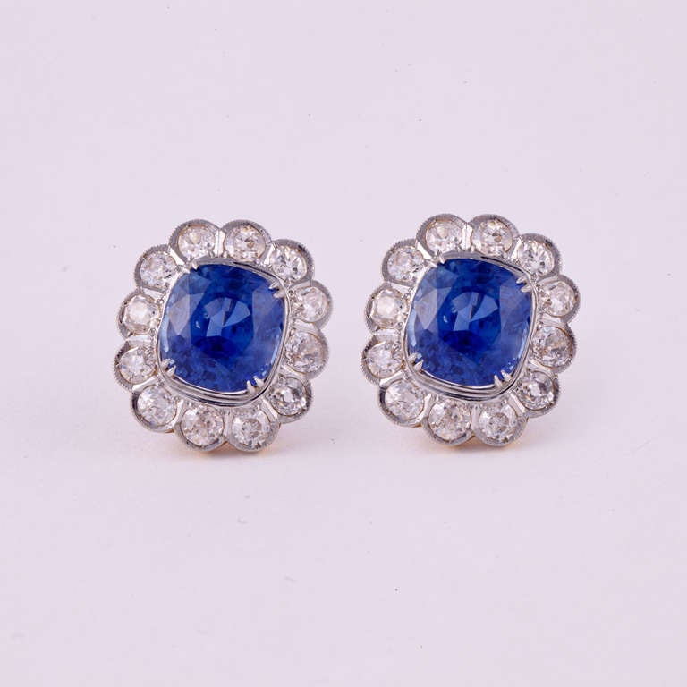 AGTA Natürlicher birmanischer unbehandelter blauer Saphir und Diamant-Tropfen-Ohrringe (Kissenschliff) im Angebot