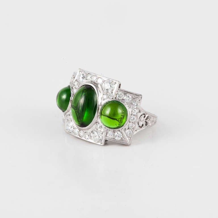 Cabochon Art Deco Three-Stone Chrome Diopside and Diamond Ring in Platinum For Sale
