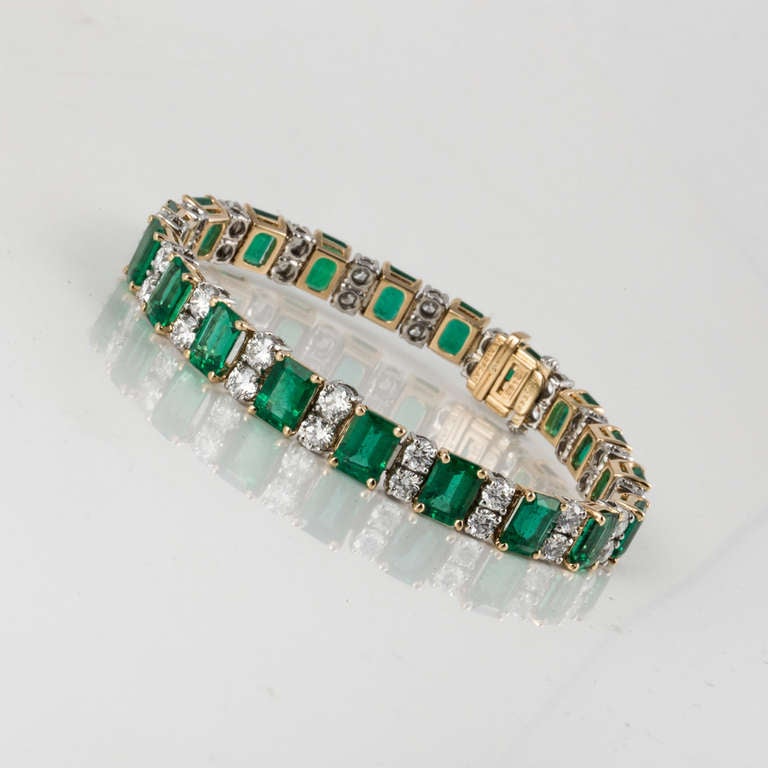 Oscar Heyman Bros. Emerald and Diamond Line Bracelet In Excellent Condition In Houston, TX