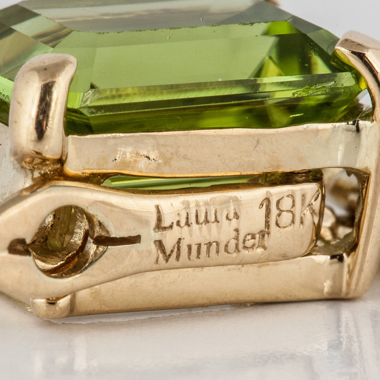 Laura Munder 18K Yellow Gold Peridot Line Bracelet For Sale 1