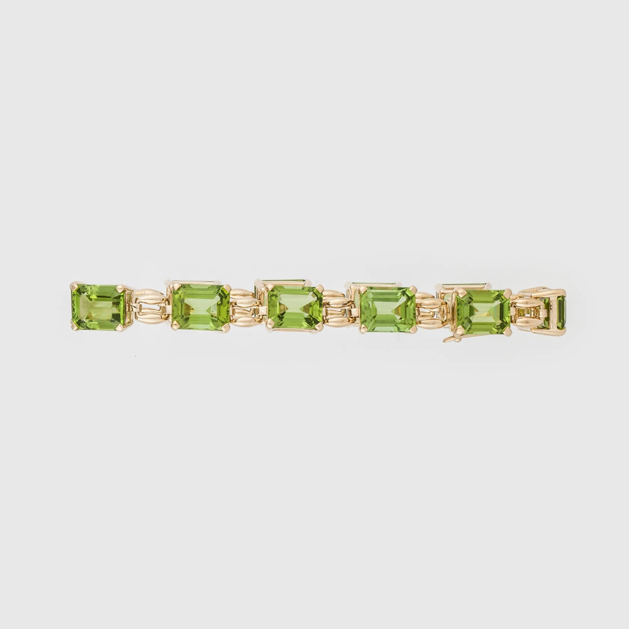 Emerald Cut Laura Munder 18K Yellow Gold Peridot Line Bracelet For Sale
