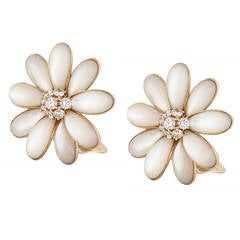 Van Cleef and Arpels Mother-of-Pearl Diamond Gold Daisy Flower Earrings 8