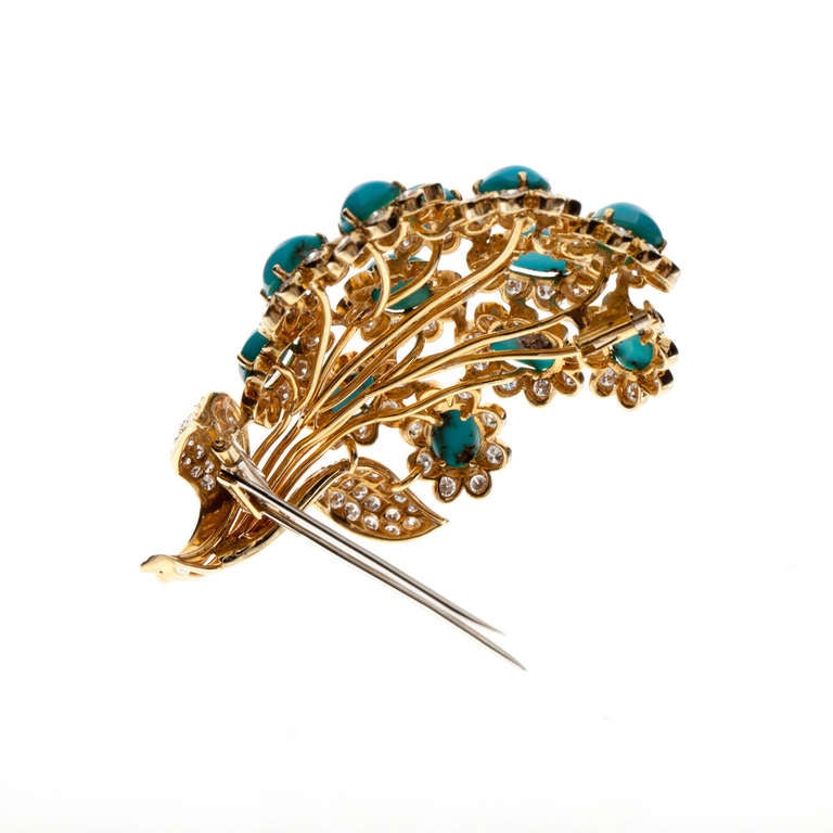 Taille ronde David Webb Broche en or 18 carats avec turquoise et diamants, ancienne propriété en vente