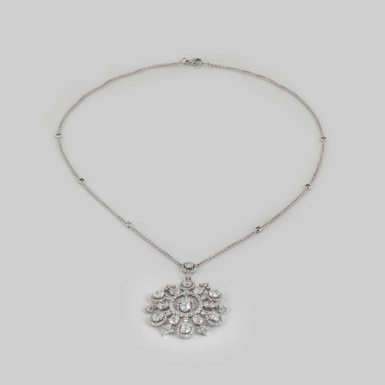Collier de succession en or blanc 18 carats avec pendentif diamant flocon de neige Bon état - En vente à Houston, TX