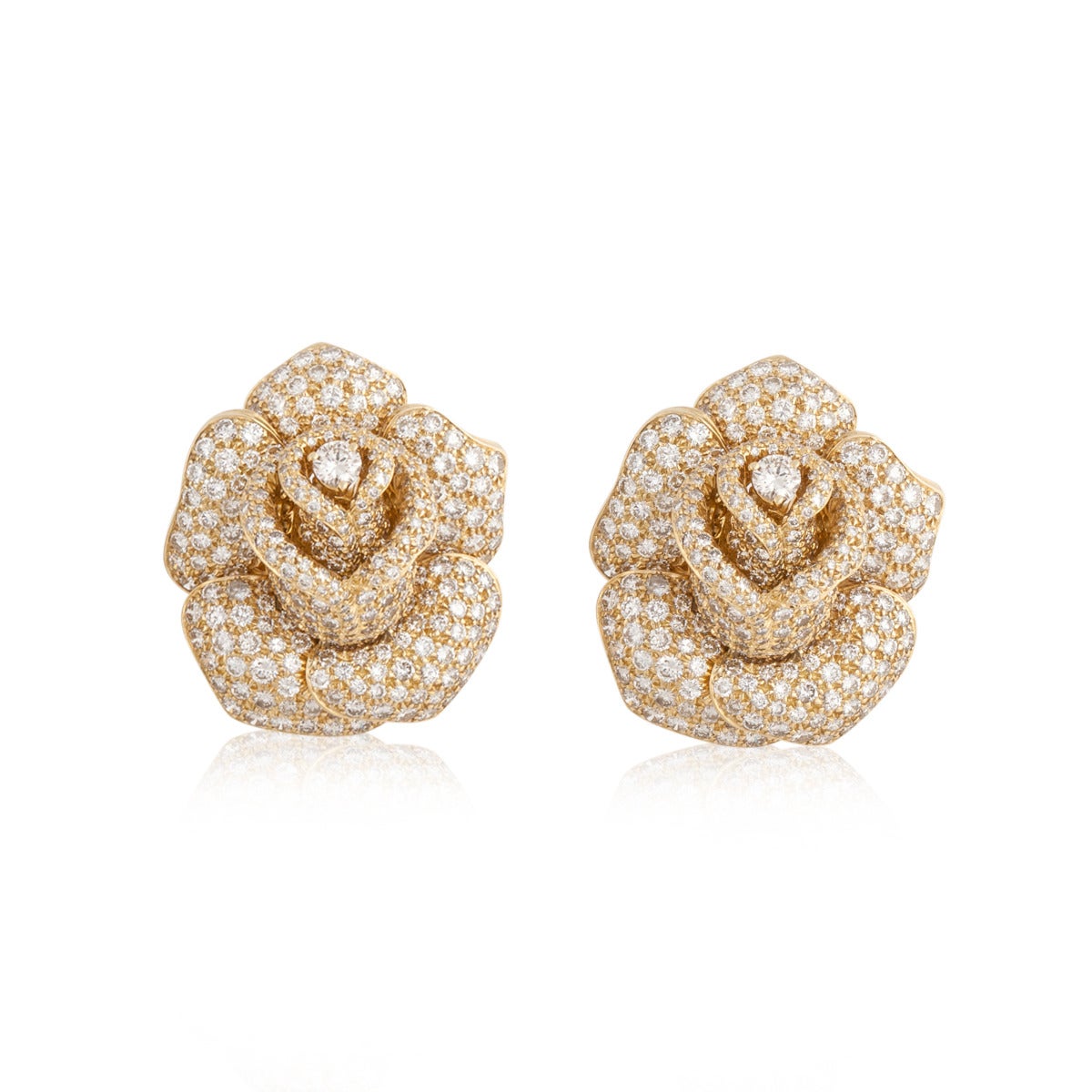 Round Cut Giovane Rose Pavé Diamond Earrings in 18K Gold