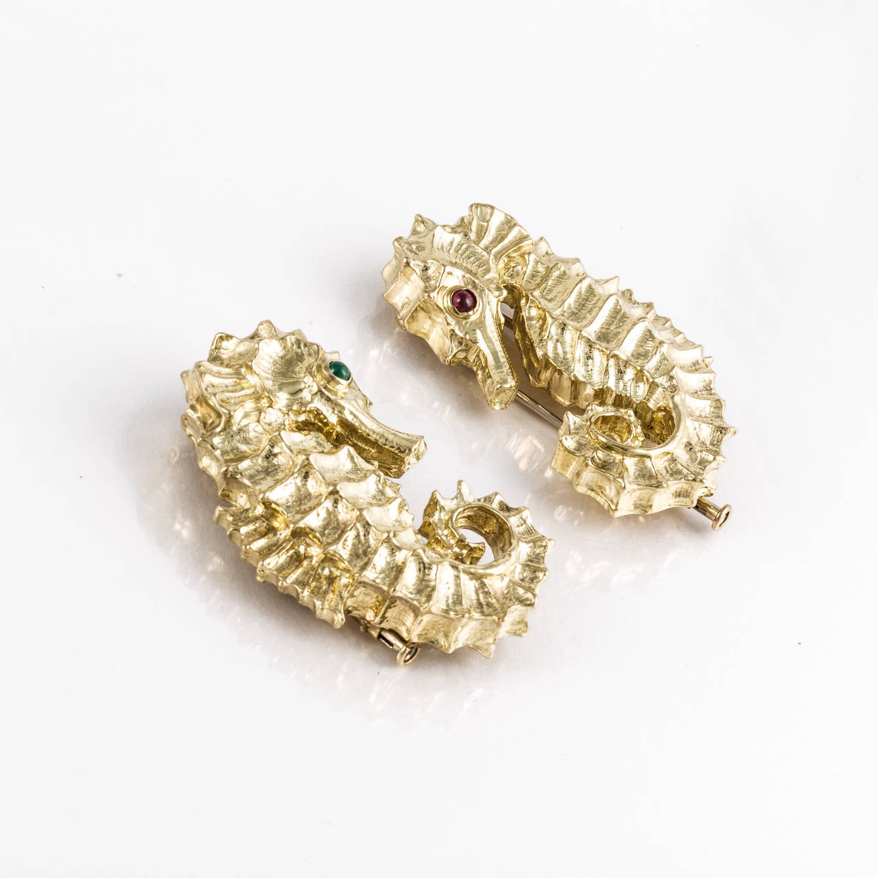 David Webb pair of seahorse brooches in 18K yellow gold marked 