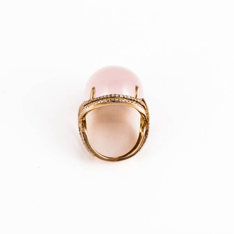 40,75 Karat Cabochon-Rosenquarzring aus 18 Karat Roségold mit Diamanten Damen im Angebot