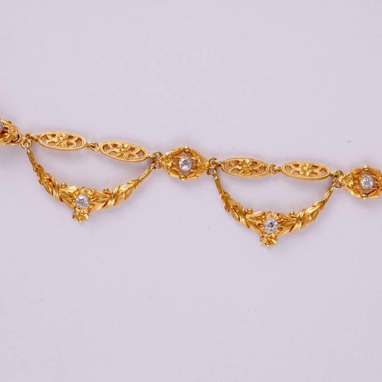 Taglio rotondo Collana con ciondolo in oro e diamanti Art Nouveau in vendita