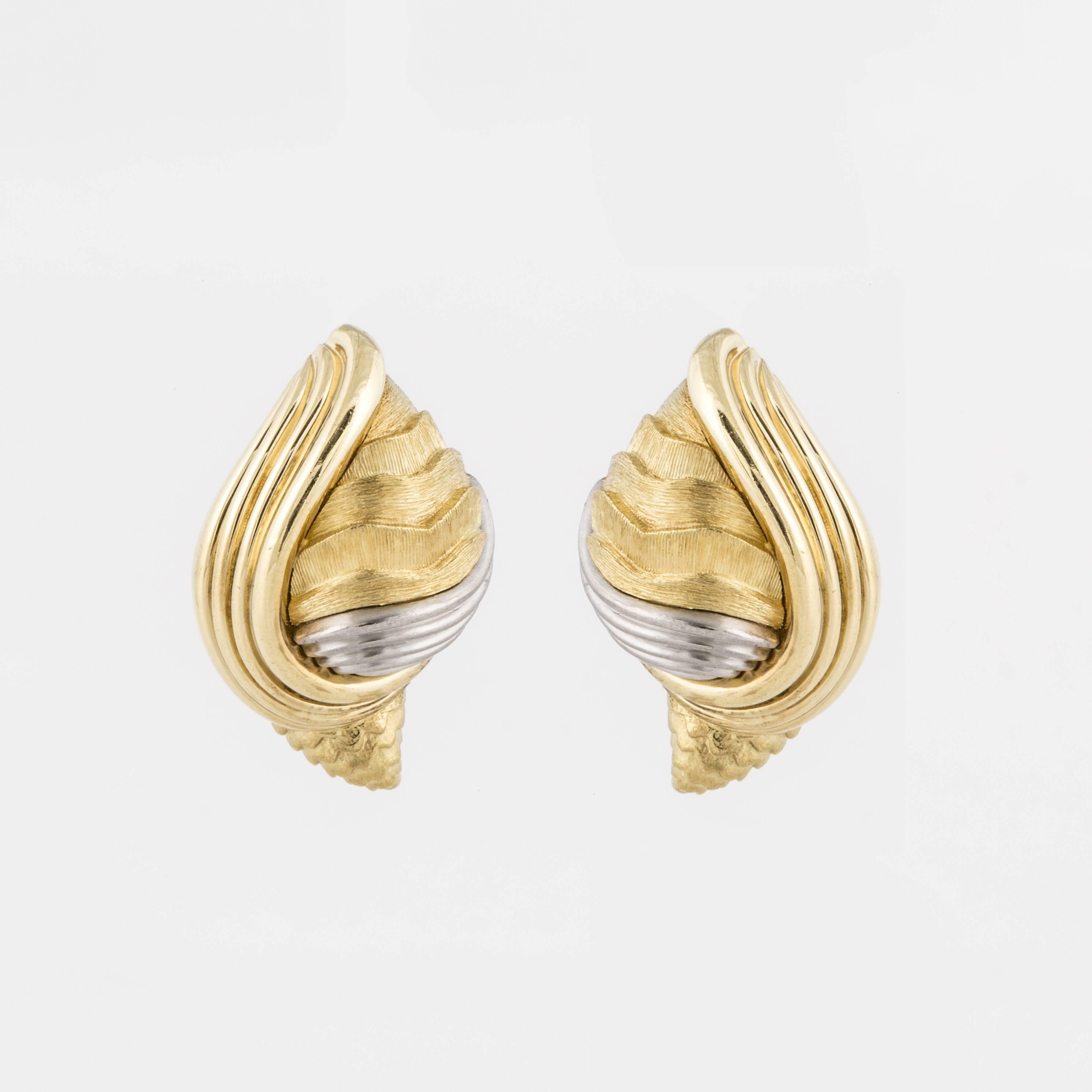 Henry Dunay Shell Earrings in 18K Gold and Platinum In Good Condition For Sale In Houston, TX