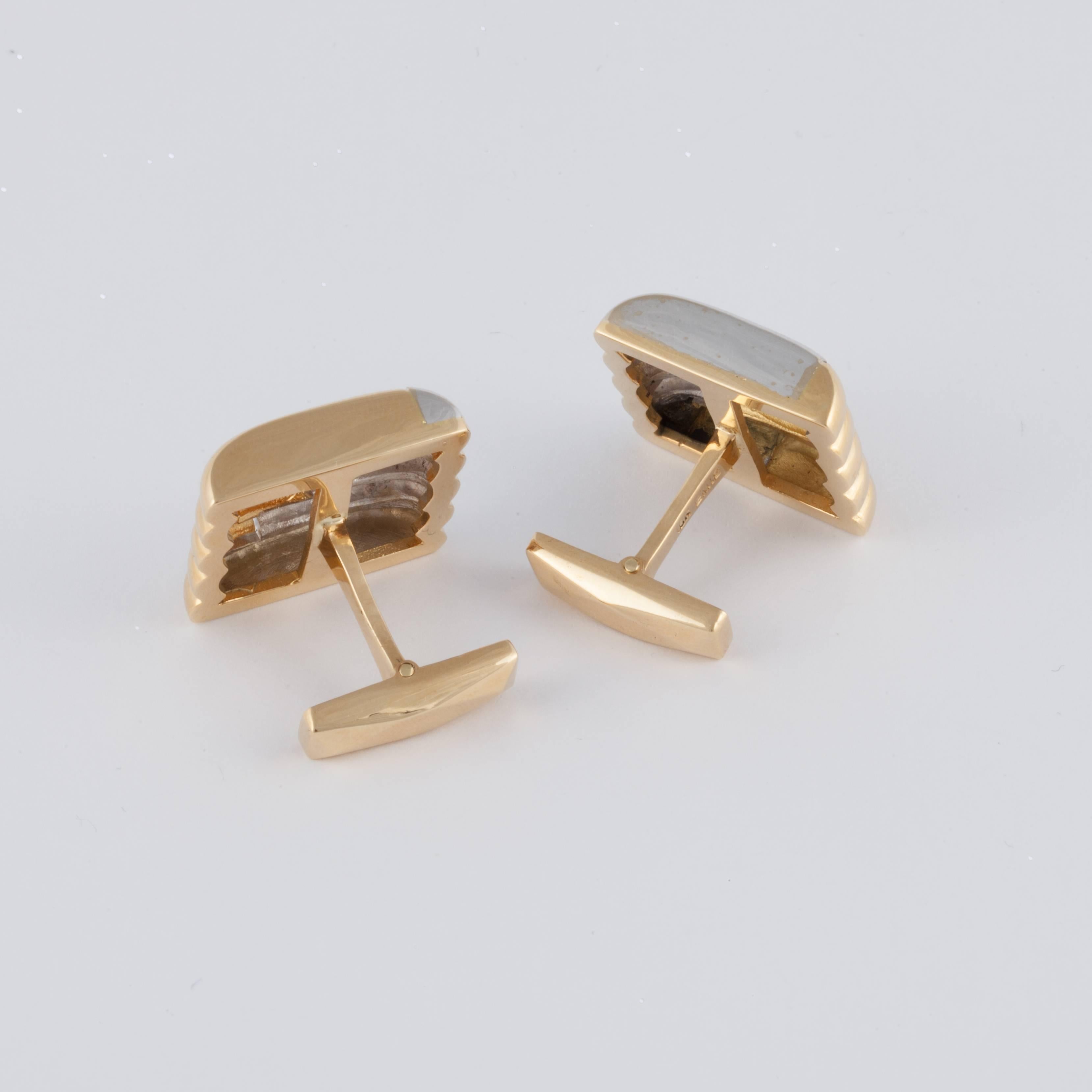 Estate Emis 18K Two-Toned Gold Cufflinks In Excellent Condition For Sale In Houston, TX