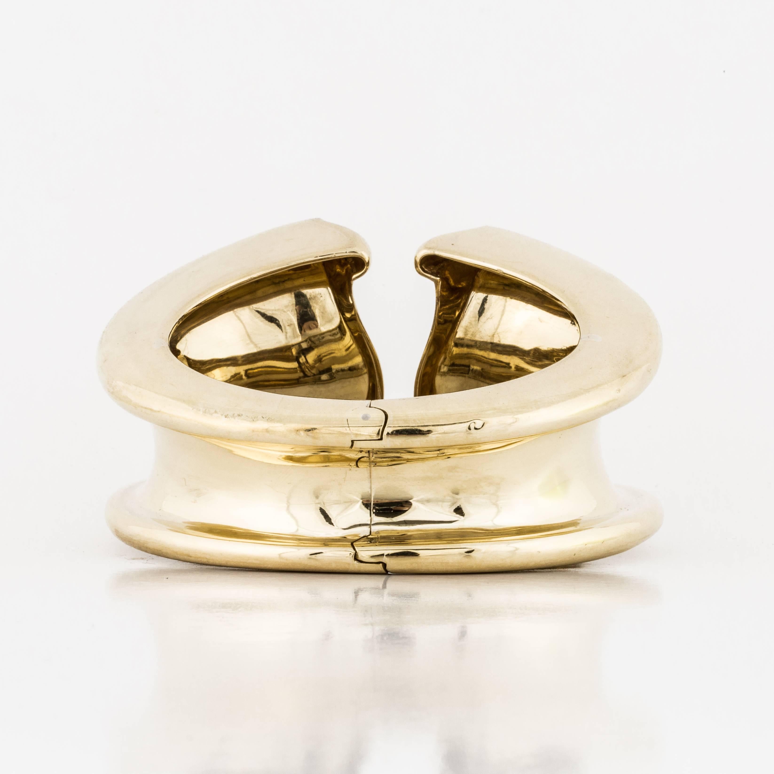 Bracelet jonc à charnière large en or 18 carats Bon état - En vente à Houston, TX