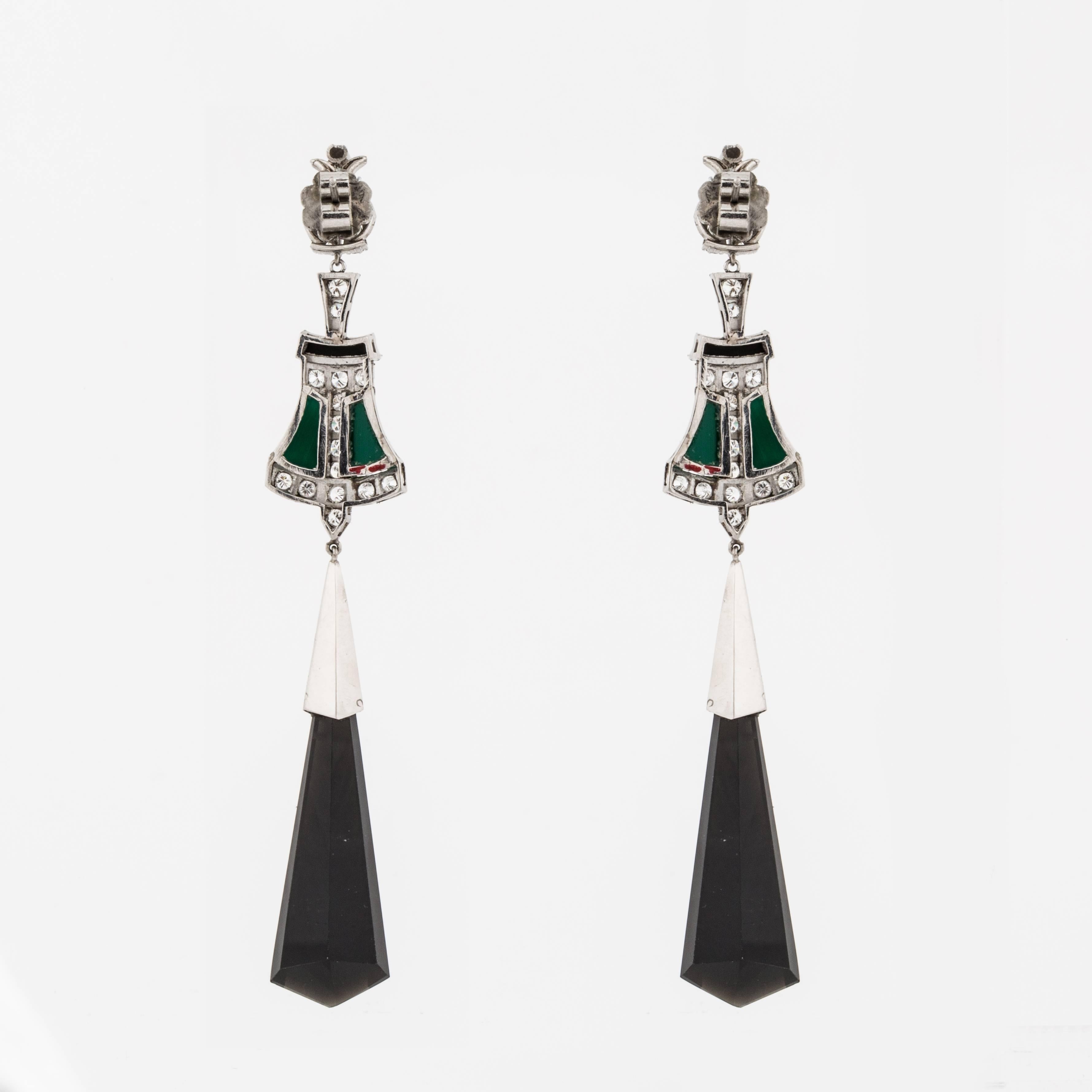 Round Cut Platinum Green and Black Onyx Dangle Drop Earrings For Sale