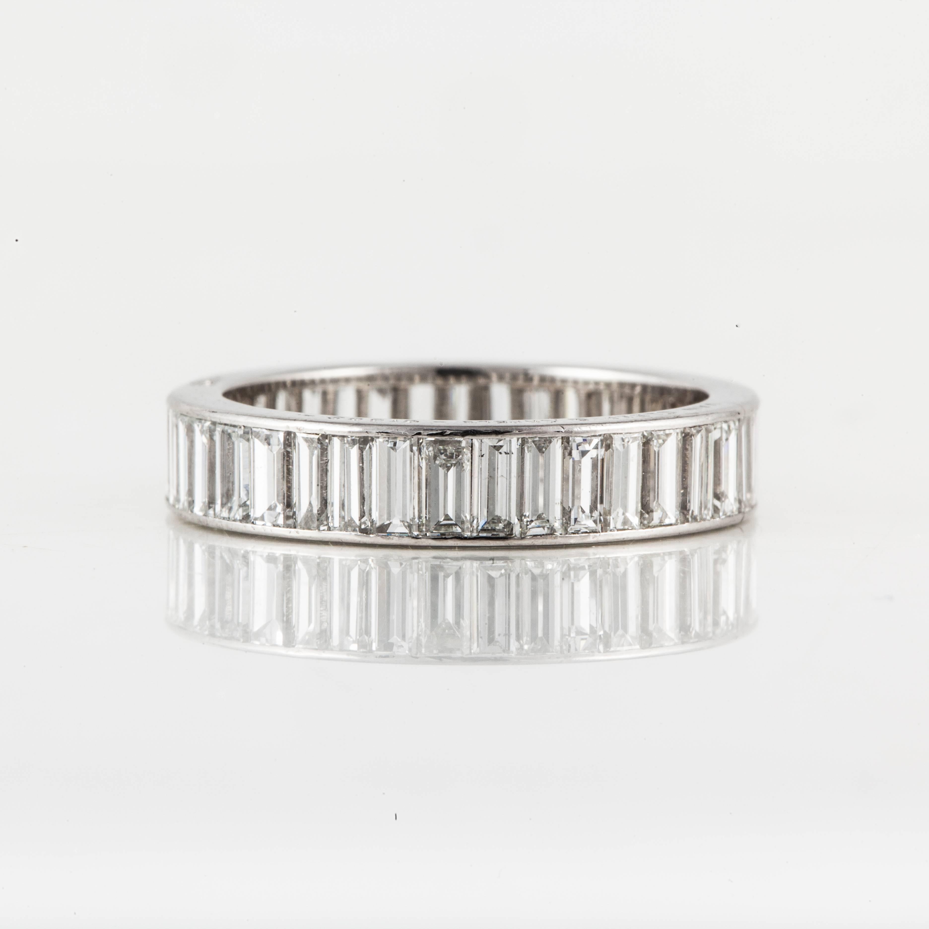 Van Cleef & Arpels Baguette Diamant-Eternity-Ring (Baguetteschliff) im Angebot
