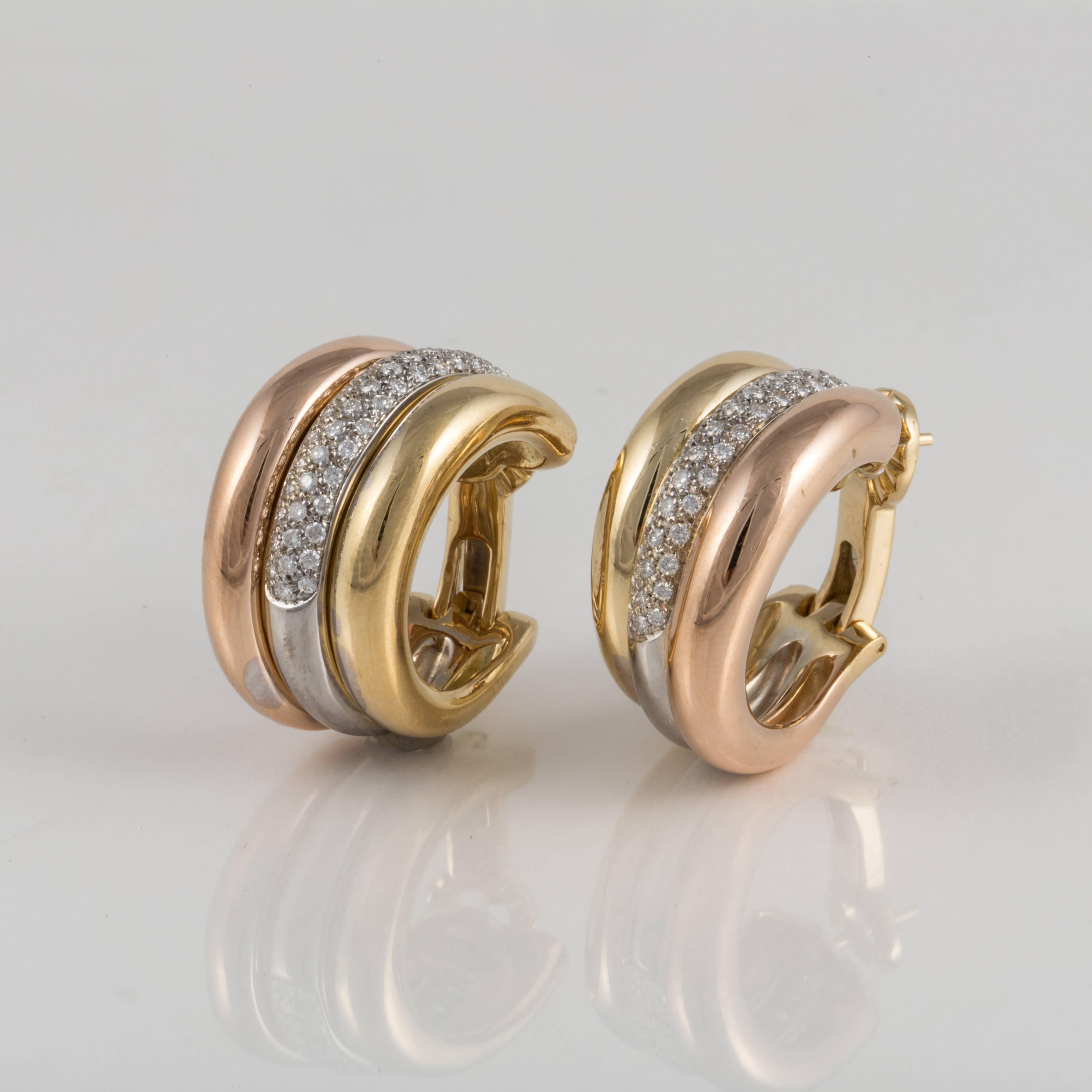 Taille ronde Cartier Boucles d'oreilles Trinity en or tricolore et diamants en vente