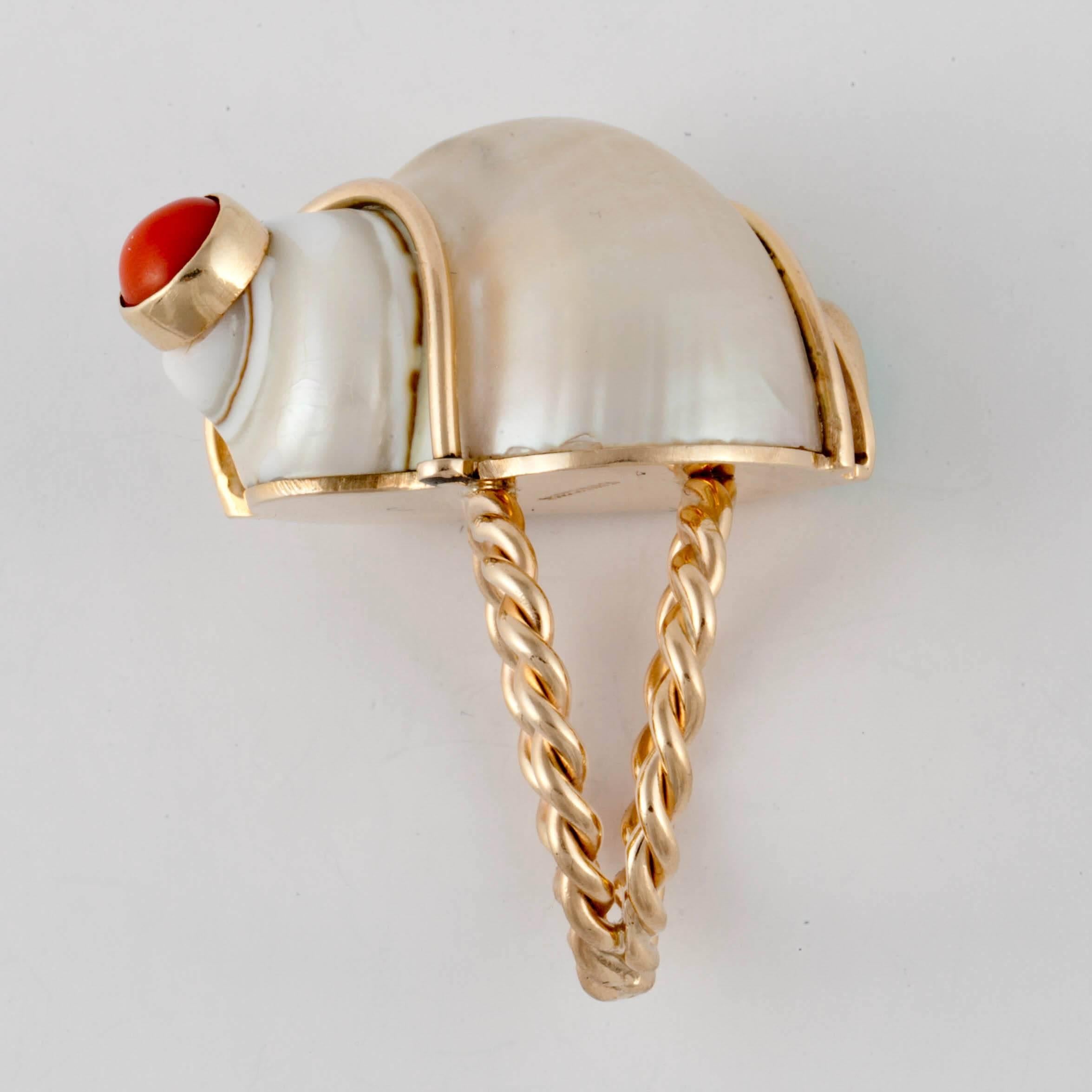 Seaman Schepps Shell Ring In Excellent Condition In Houston, TX