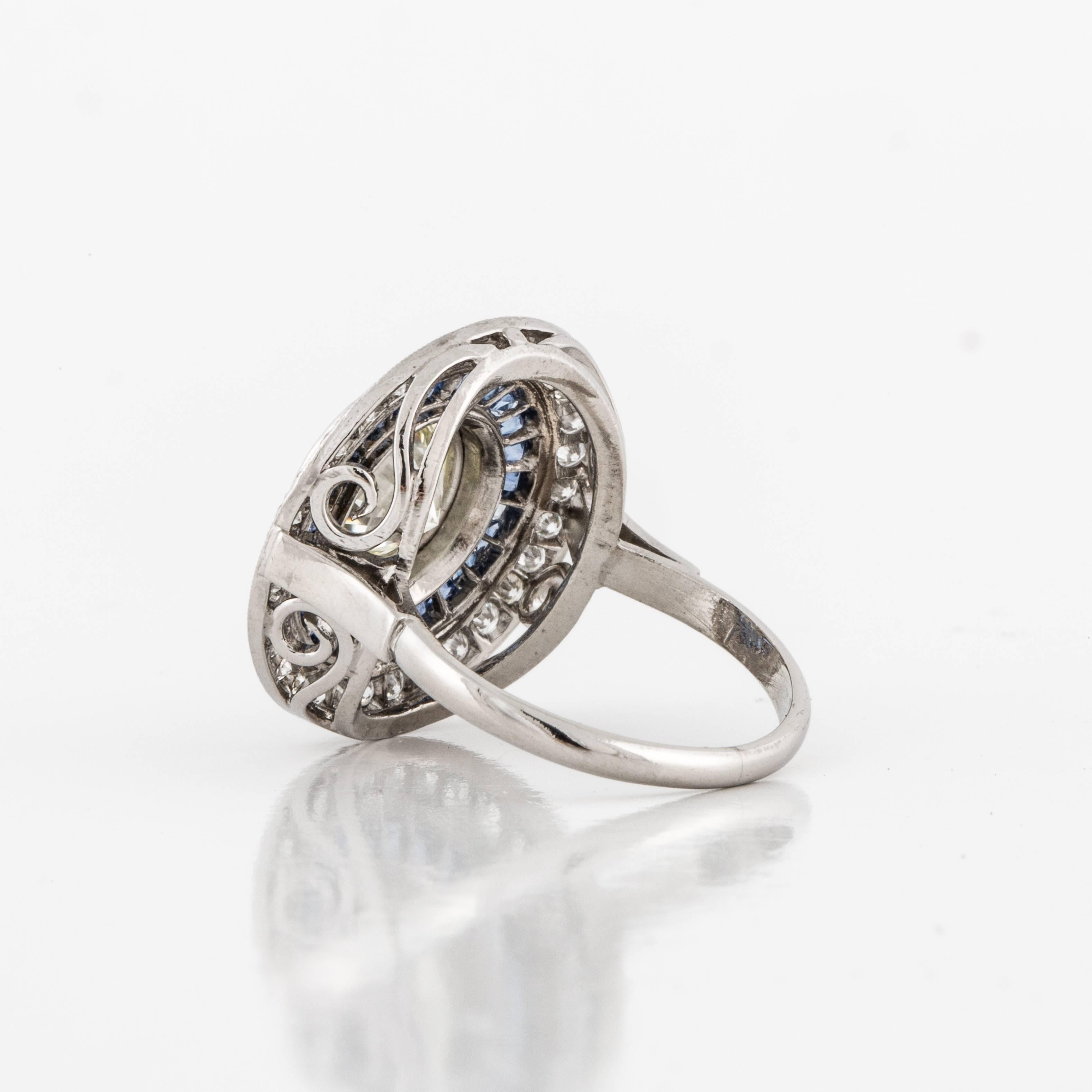 Zeitgenössischer Diamant- und Saphir- Target-Ring aus Platin im Zustand „Gut“ im Angebot in Houston, TX