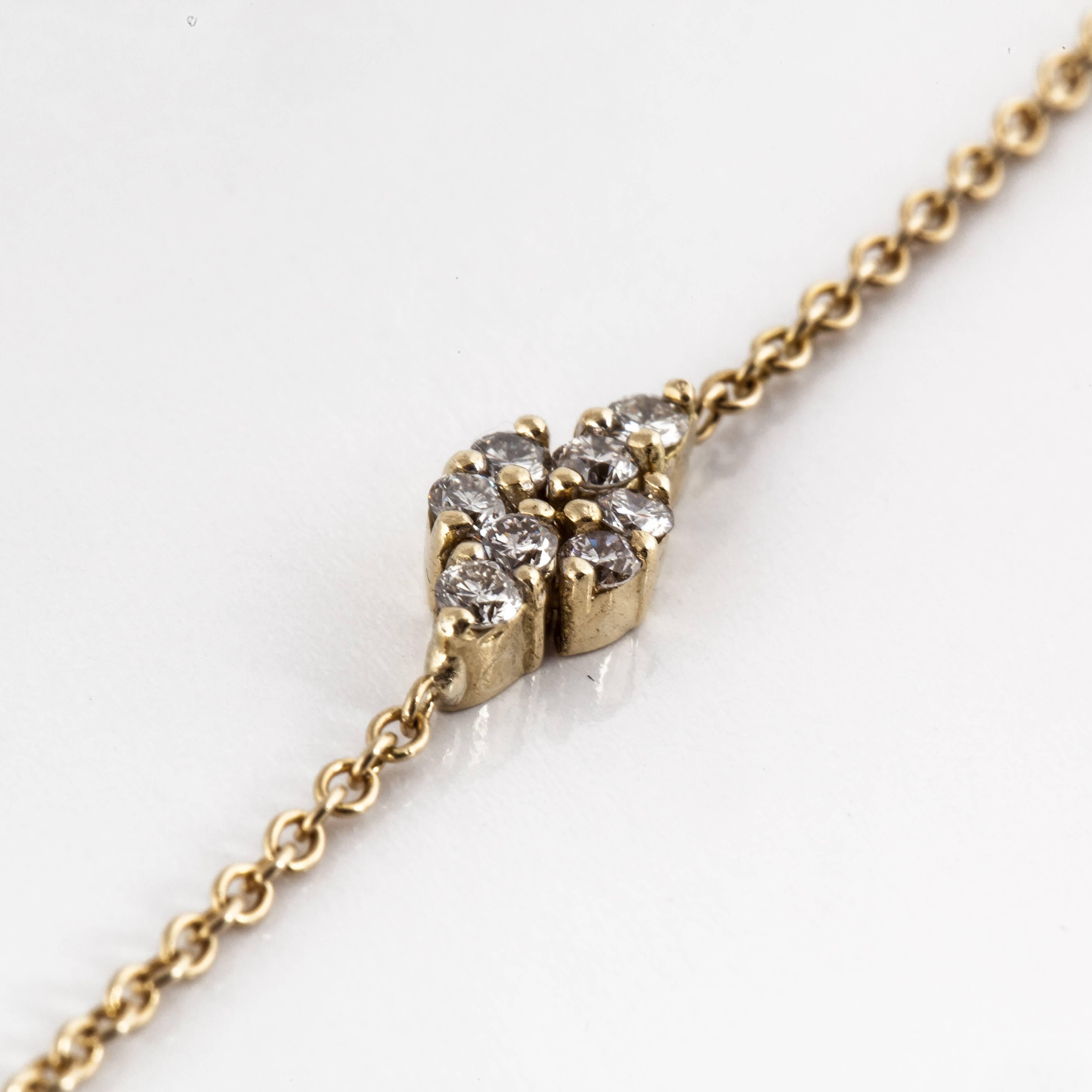 Lange Halskette aus 18 Karat Gold mit Diamanten Stationen (Rundschliff) im Angebot