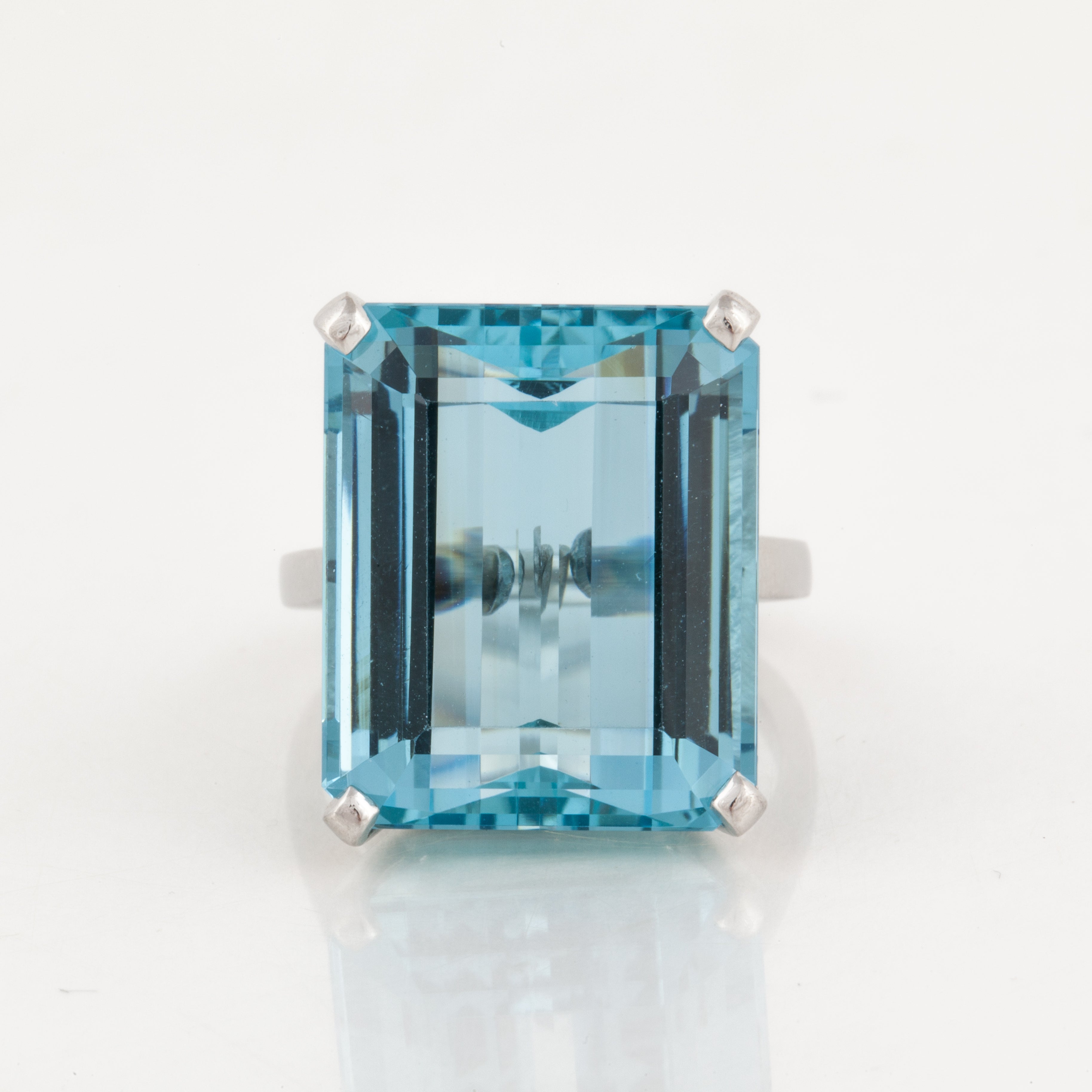 Mid-20th Century 25.13ct Step-Cut Aquamarine Ring in Platinum