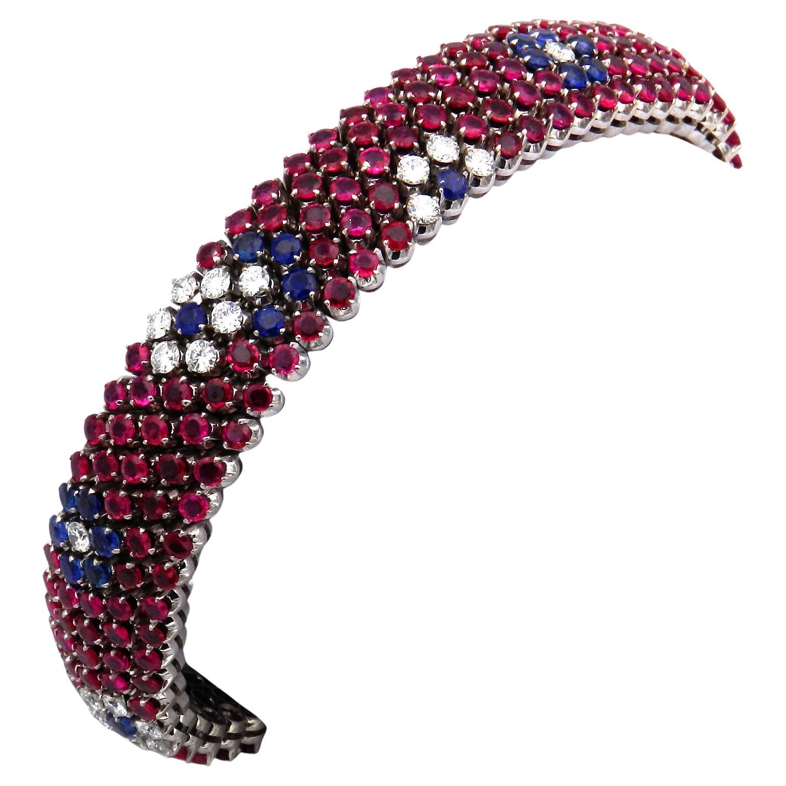 Bracelet en or blanc 18 carats avec saphirs, rubis et diamants de 14 carats en vente