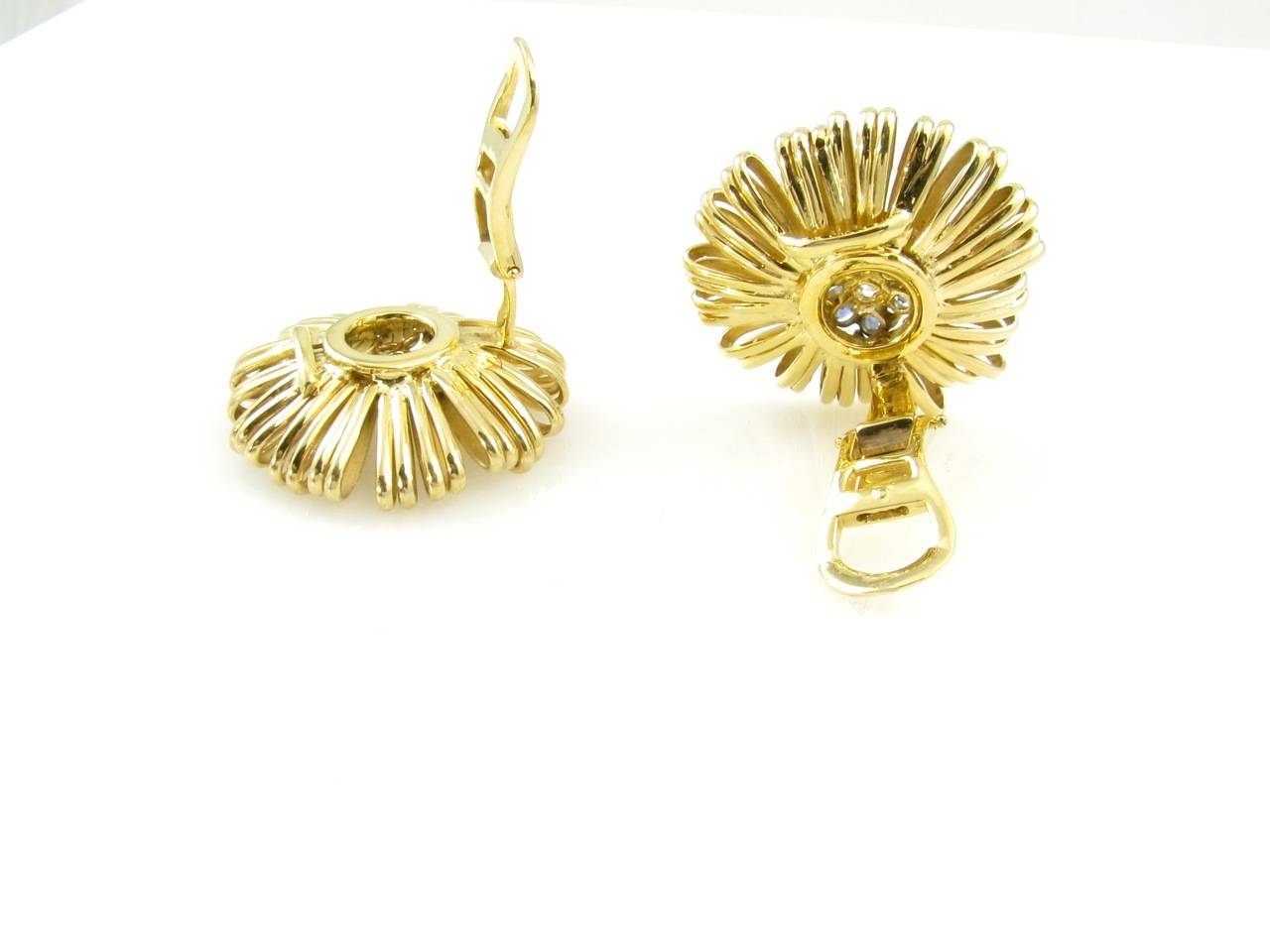 A Fabulous Pair of Sapphire Diamond Gold Flower Earrings In Excellent Condition In New York, NY
