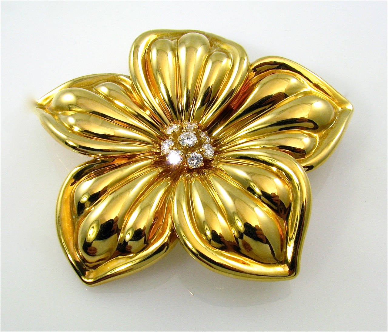 Van Cleef & Arpels Diamond Gold Flower Brooch In Excellent Condition In New York, NY