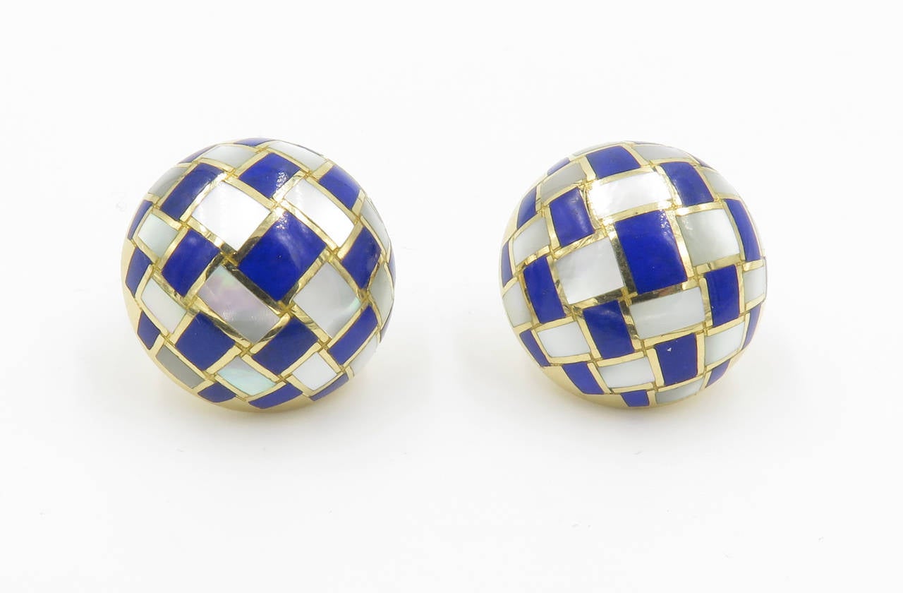 1980s Tiffany & Co. Lapis Lazuli Mother of Pearl Gold Checkerboard Earrings In Excellent Condition In New York, NY