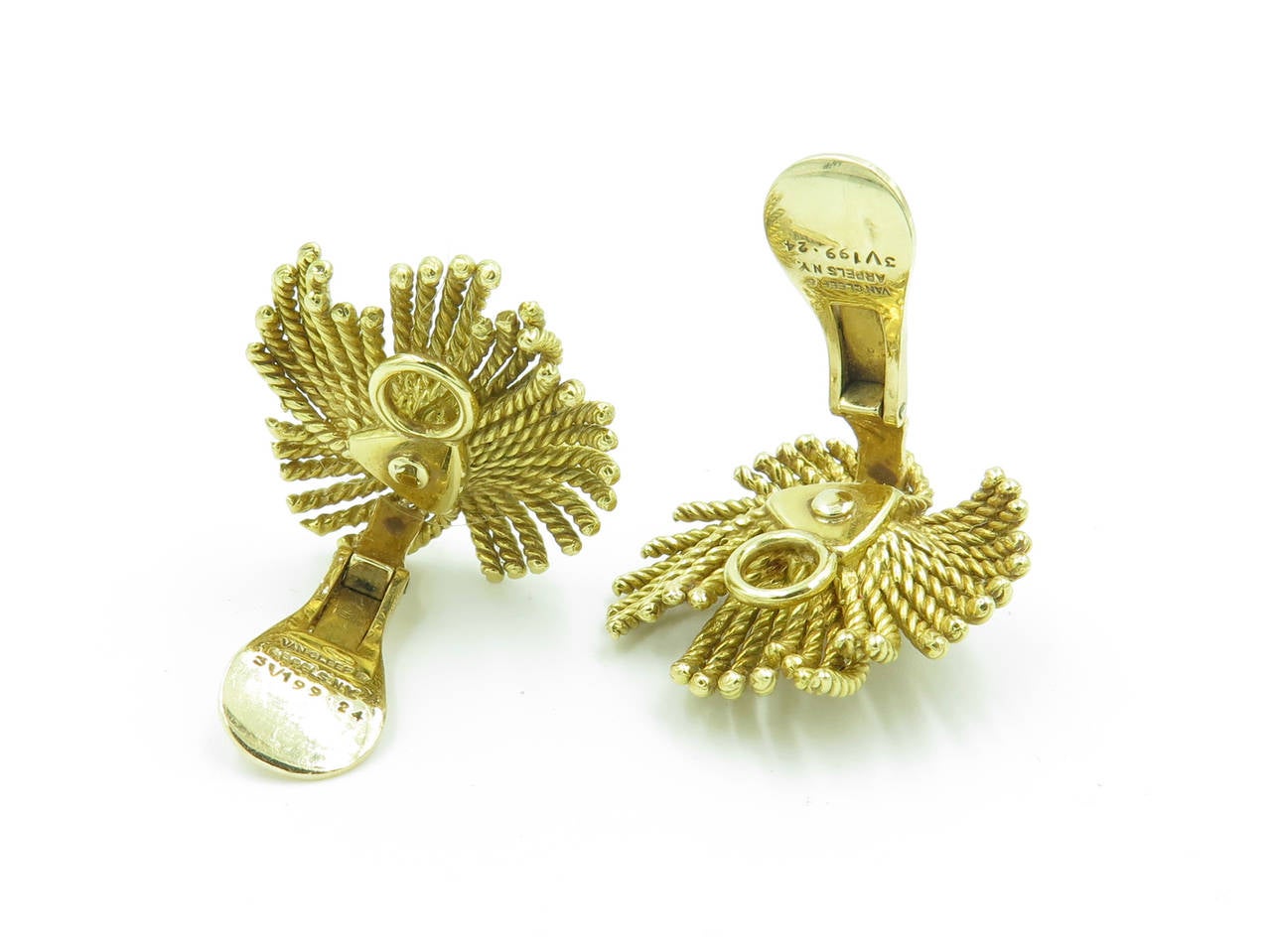 Van Cleef & Arpels Gold Flower Earrings In Excellent Condition In New York, NY