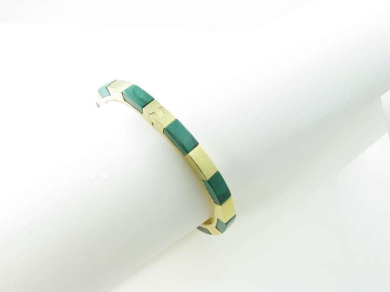 A Chic Malachite and Gold Hinged Bangle Bracelet. In Excellent Condition In New York, NY