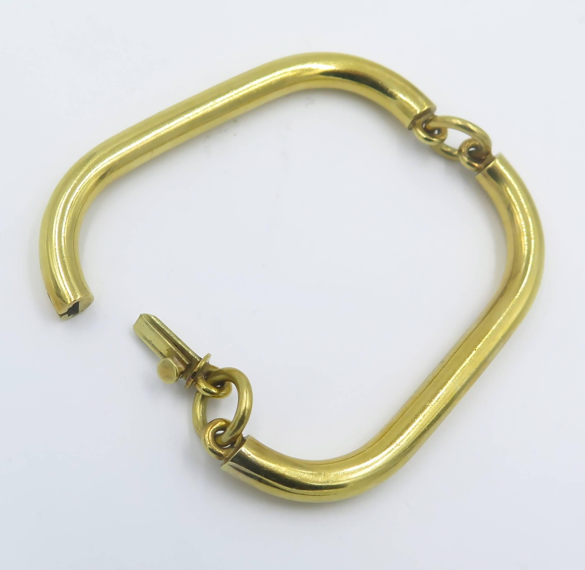 PUIG DORIA Gold Bracelet. In Excellent Condition In New York, NY