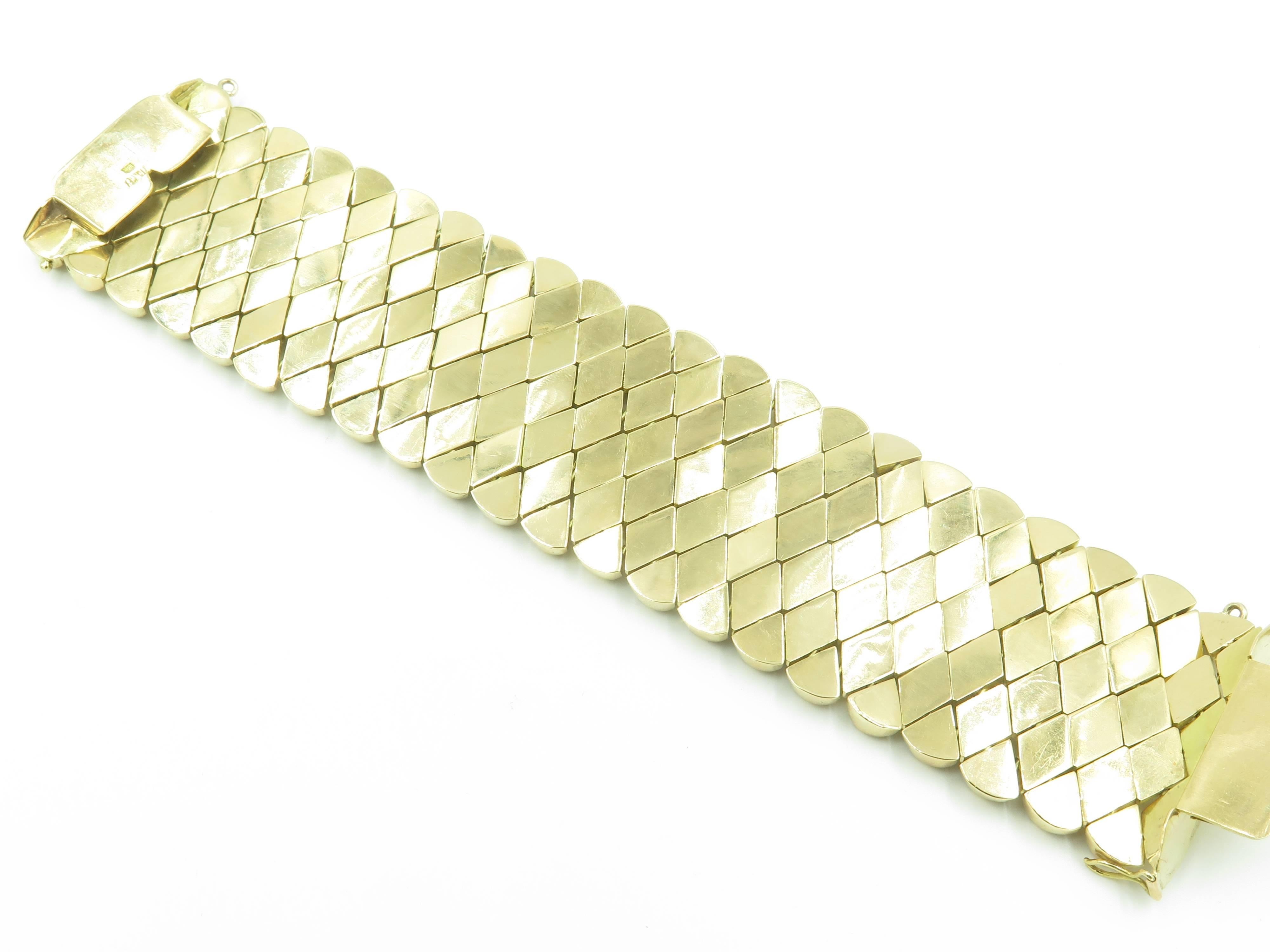Chic Pyramid Shaped Textured Gold Bracelet In Excellent Condition In New York, NY